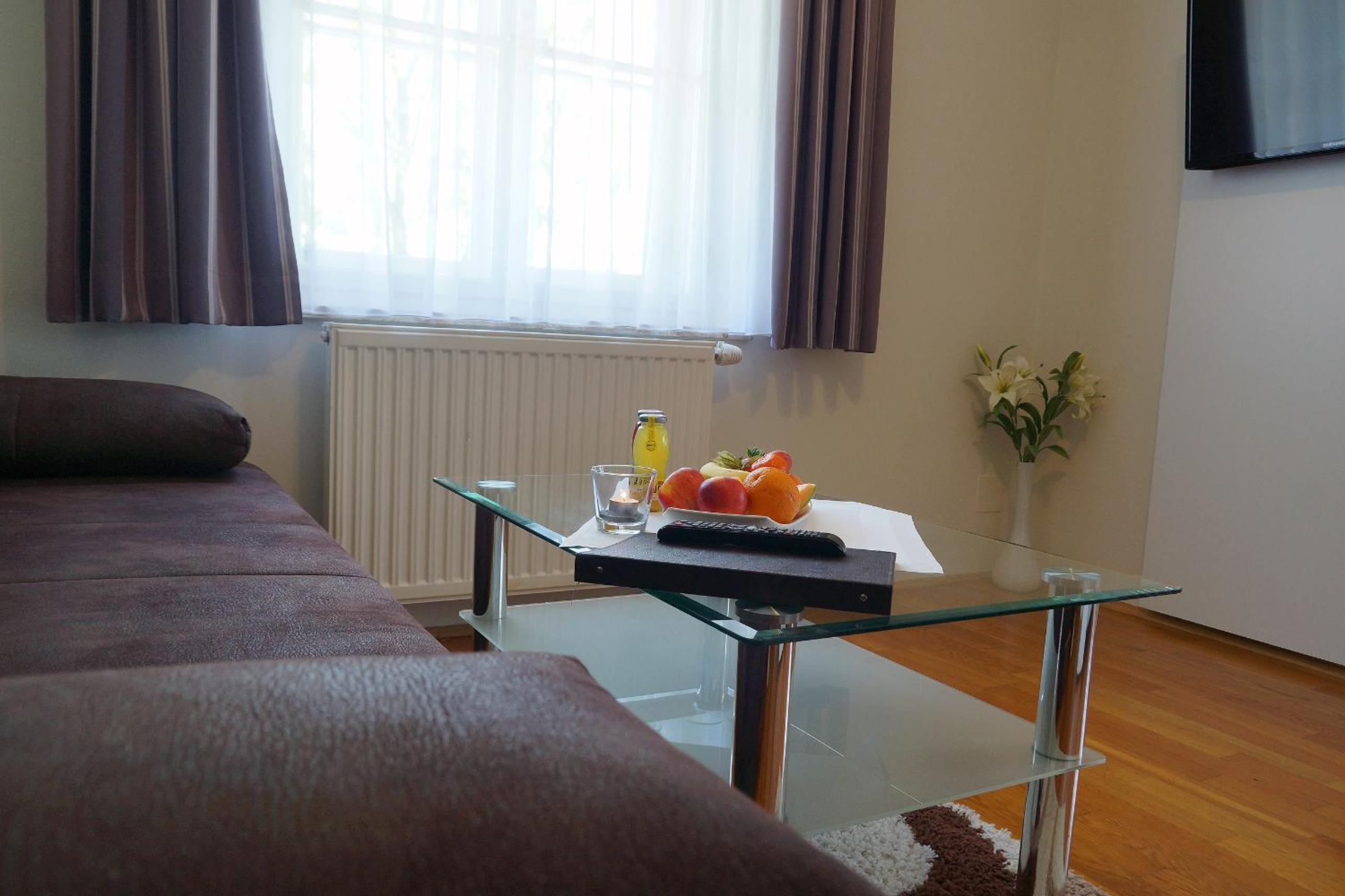 Apartment with Mountain View - Photo 12