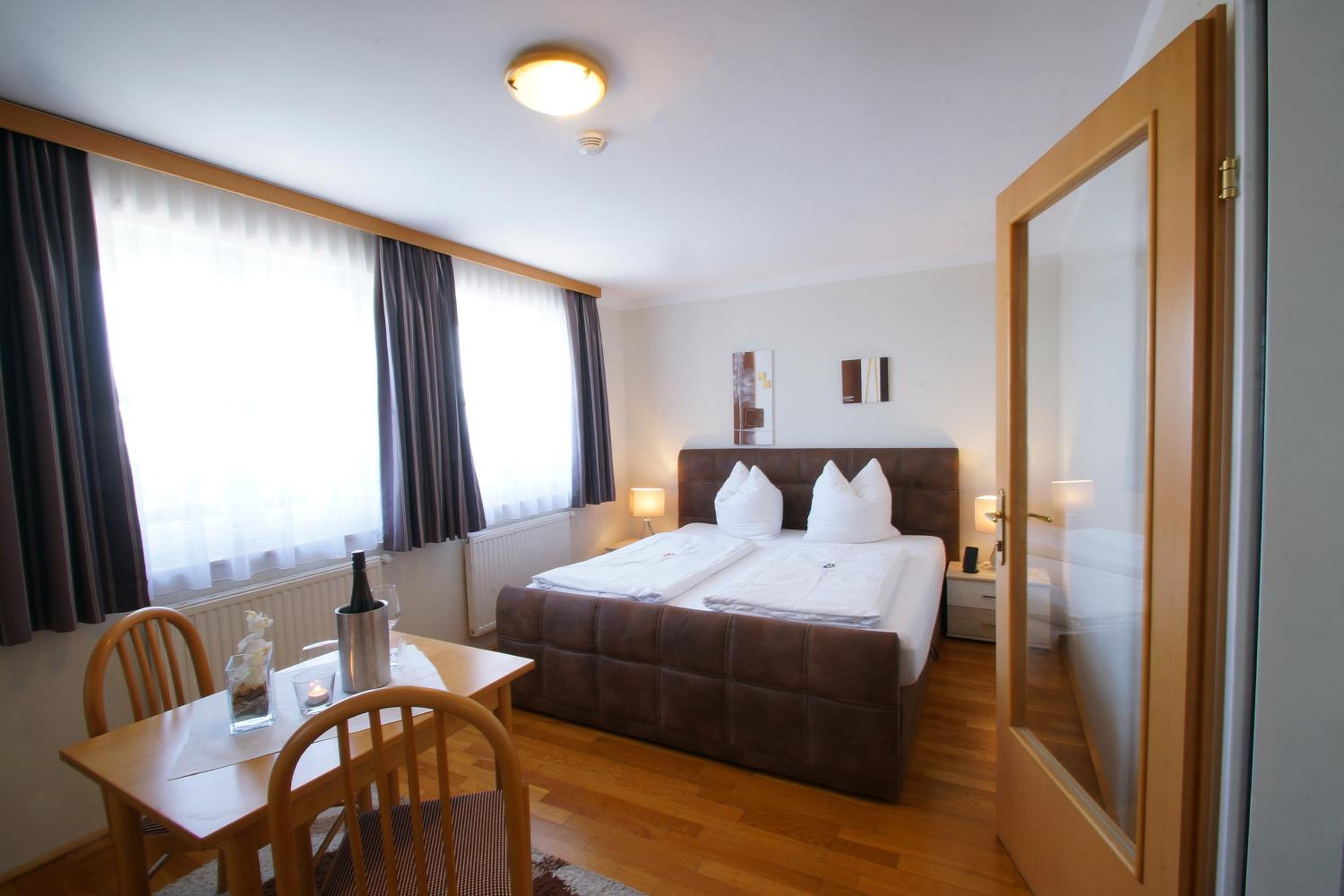 Apartment with Mountain View - Photo 7