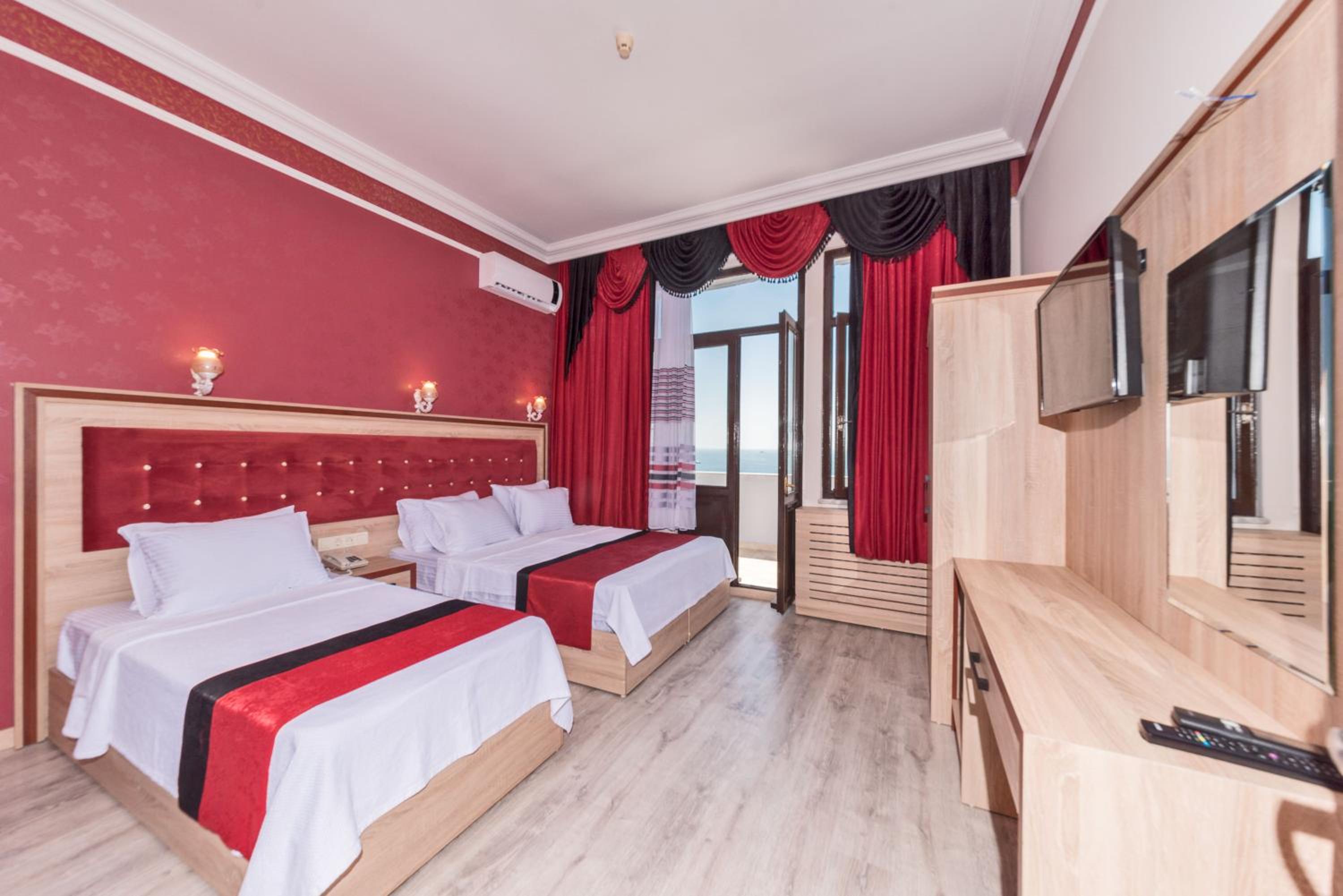 Triple Room with Balcony photo 3