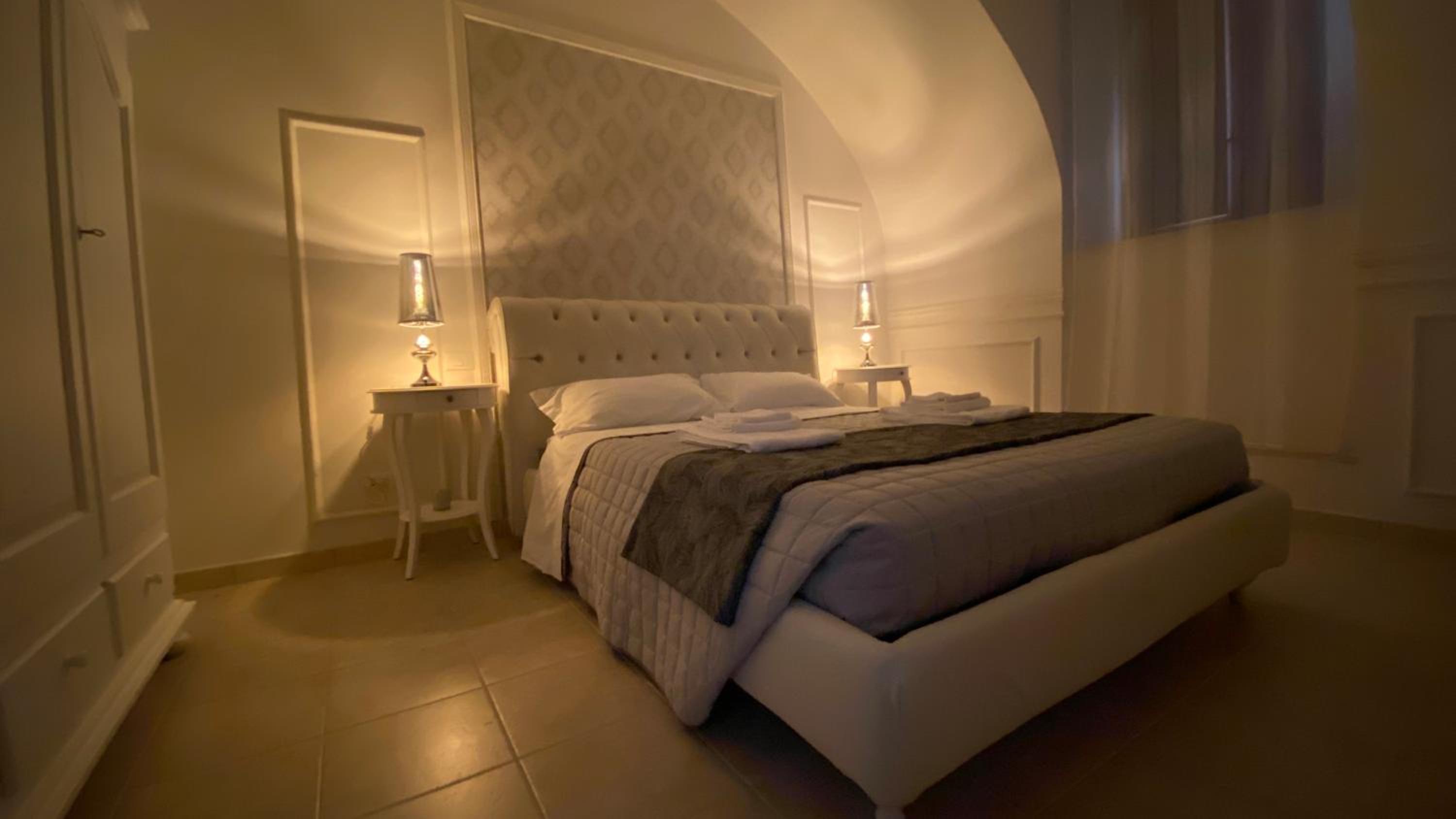Superior King Room - Photo 5