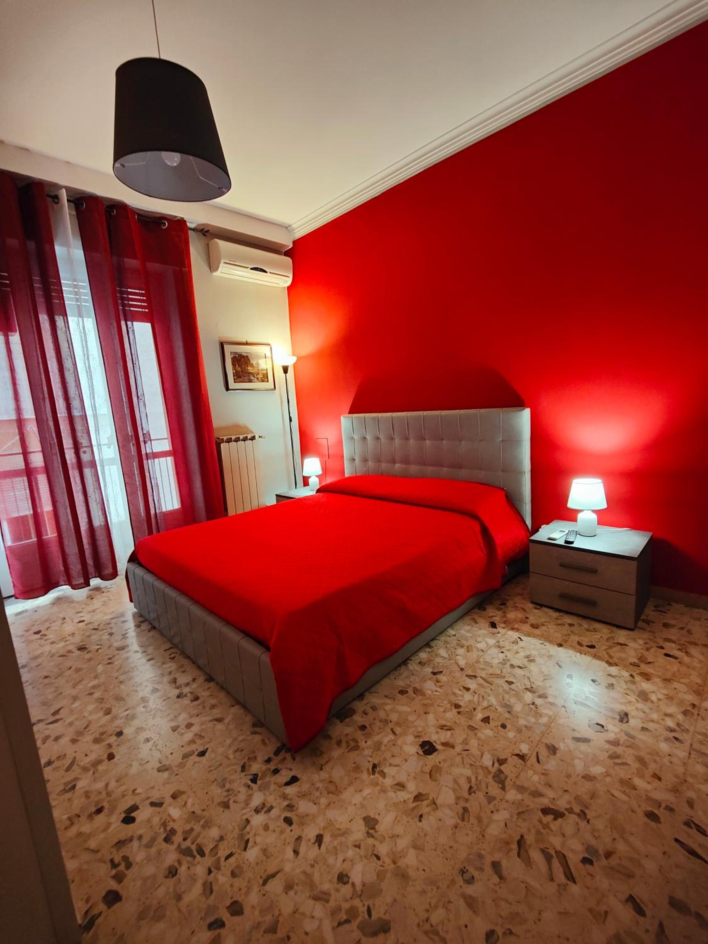 King Room with Balcony - Photo 4