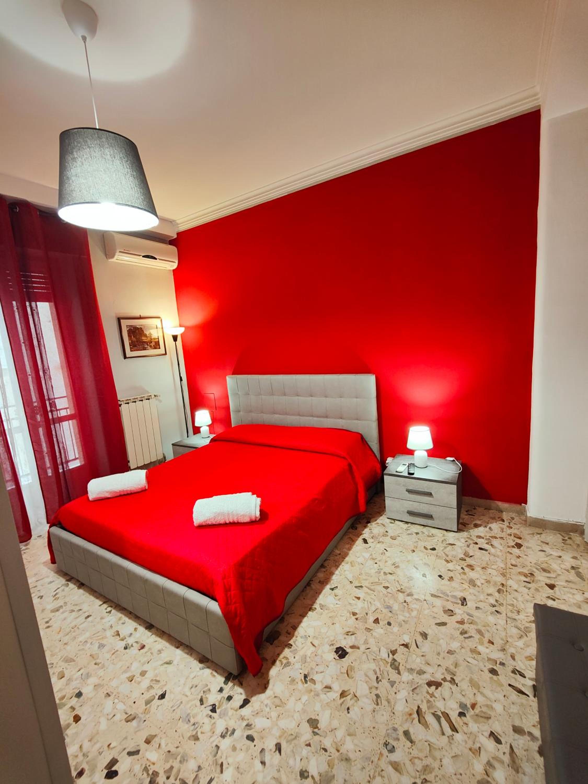 King Room with Balcony - Photo 17