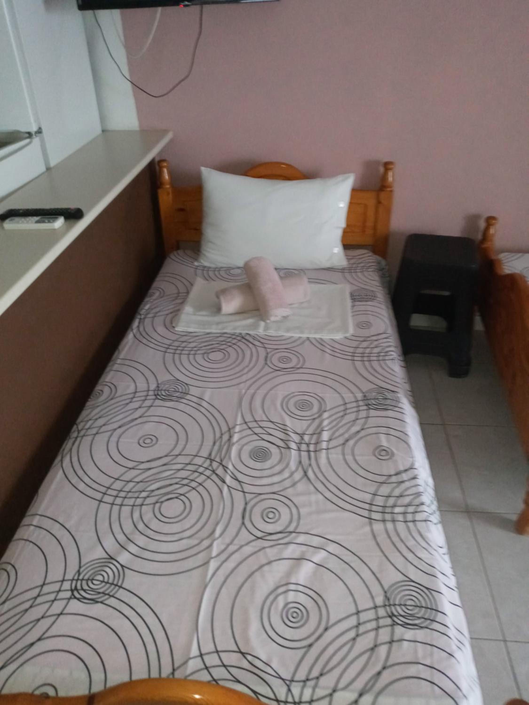 Standard Triple Room with Sea View - Photo 12