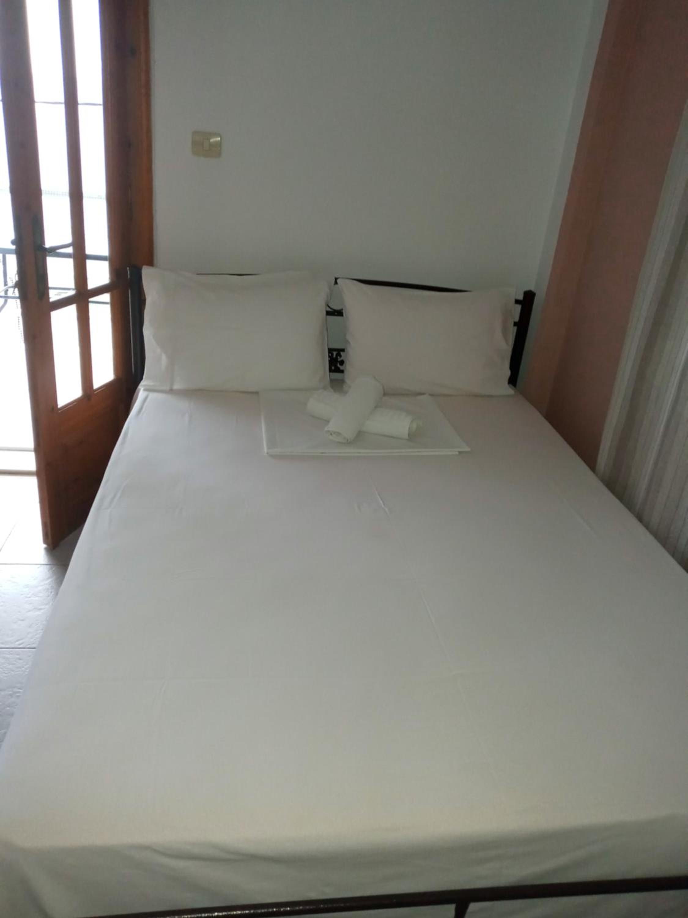 Standard Triple Room with Sea View - Photo 13