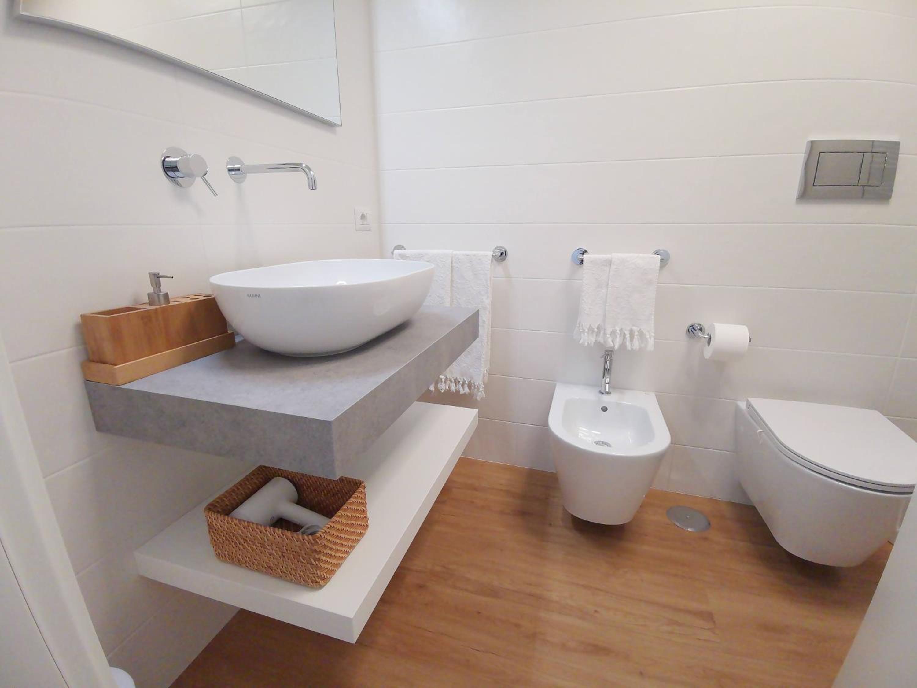 Double Room with Balcony - Photo 13
