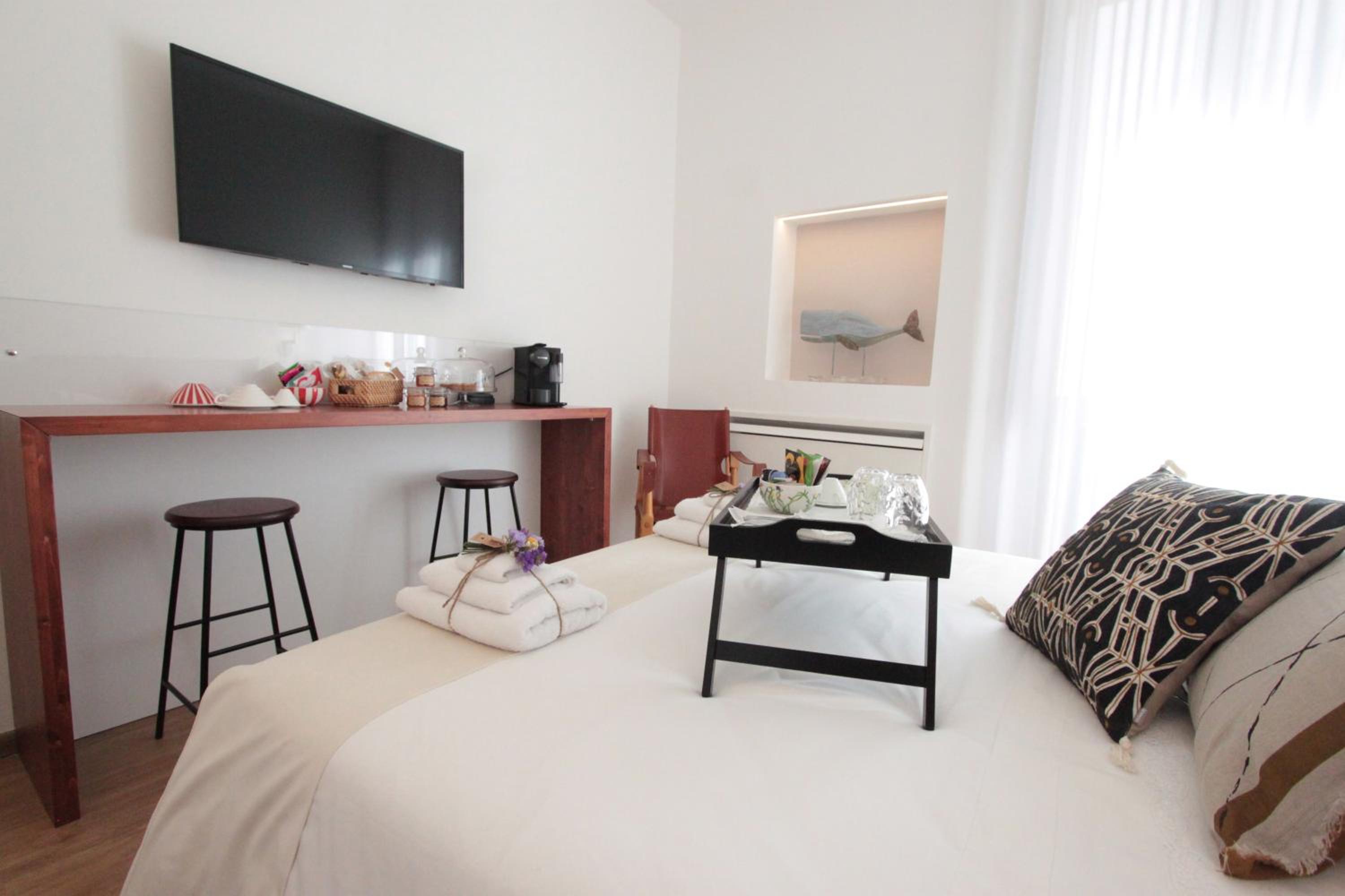 Double Room with Balcony - Photo 15