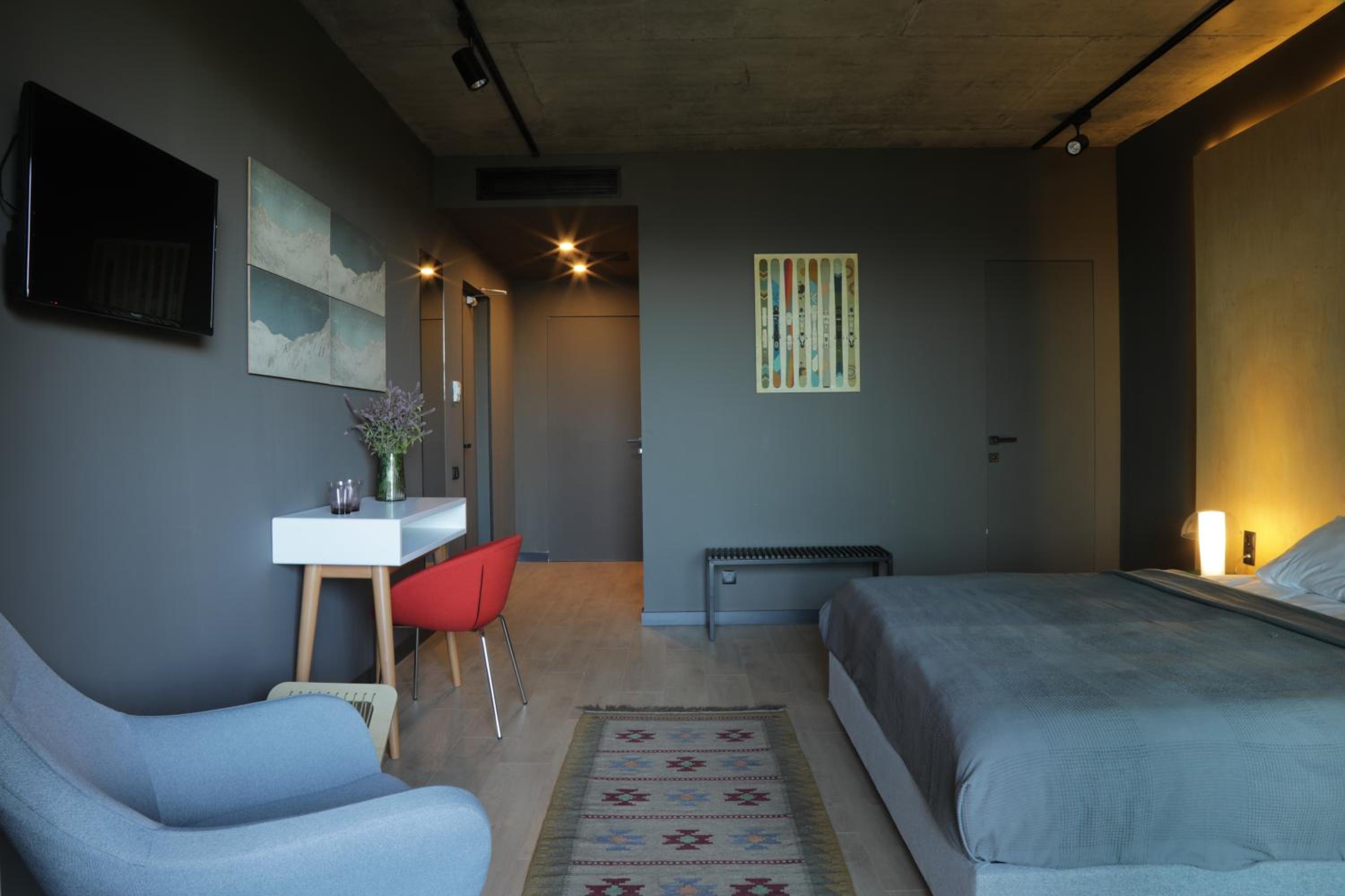 Family Room - Photo 6