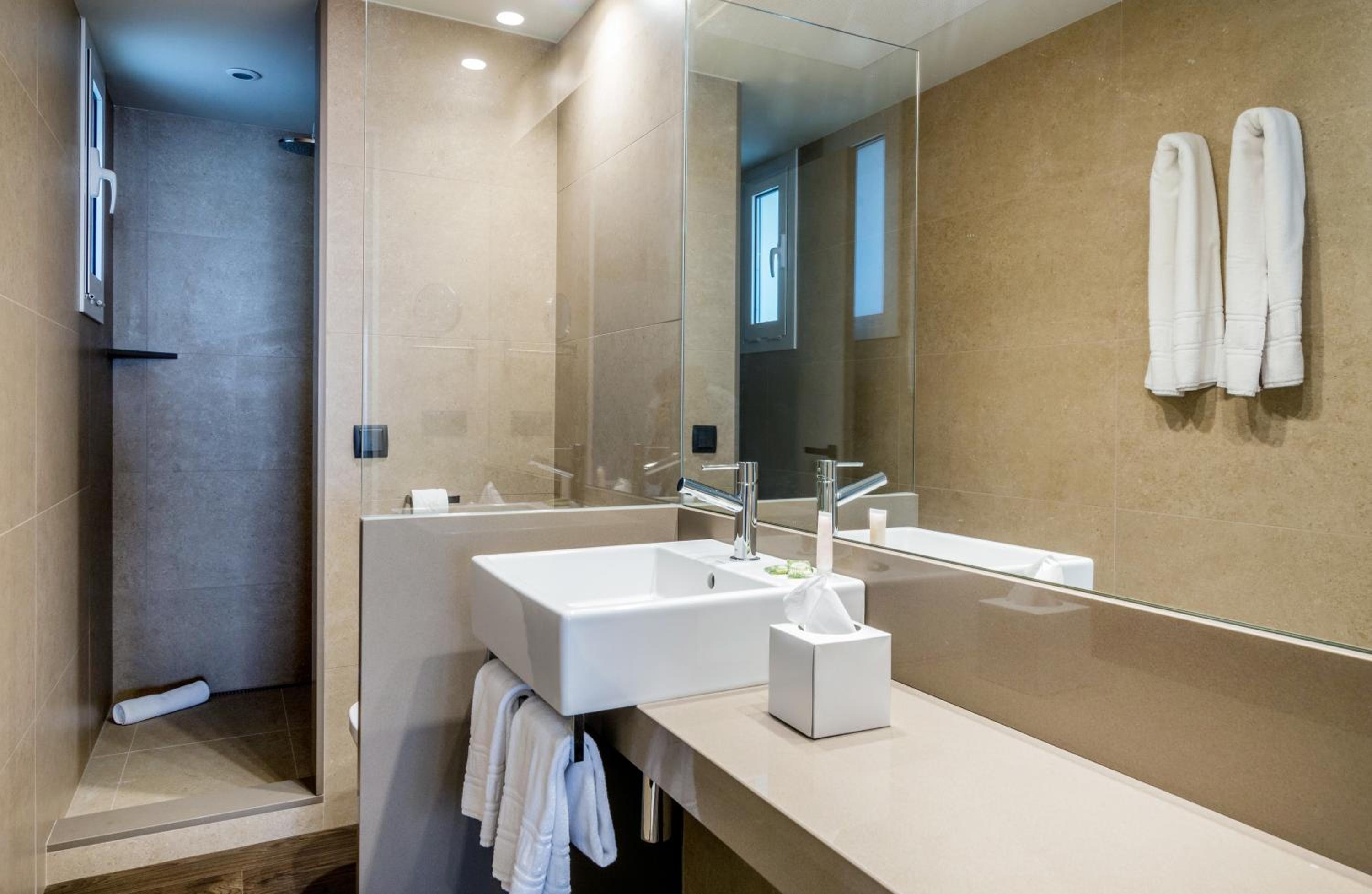 Superior Double or Twin Room photo 2