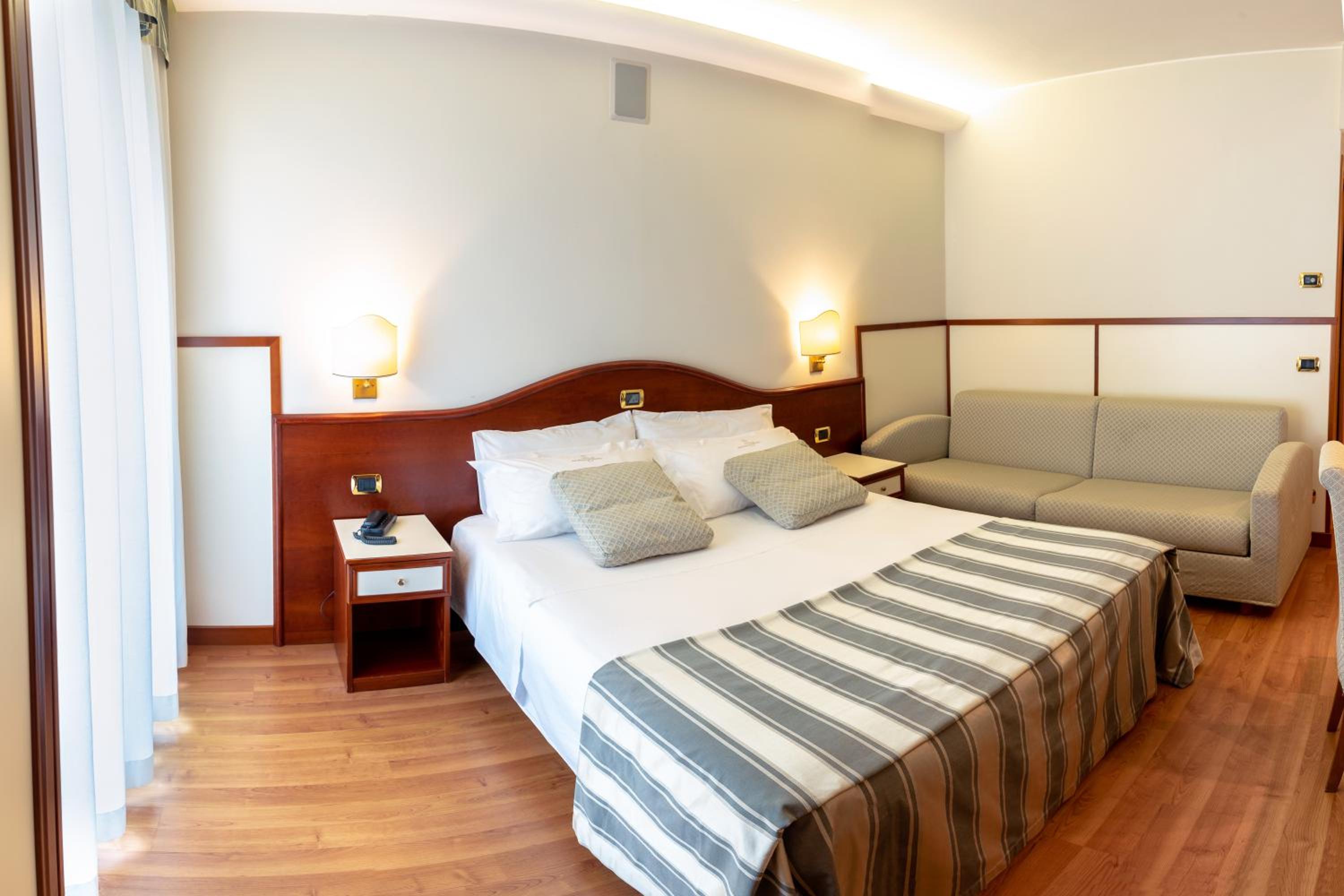 Triple Room with Lateral Sea View  - Photo 1