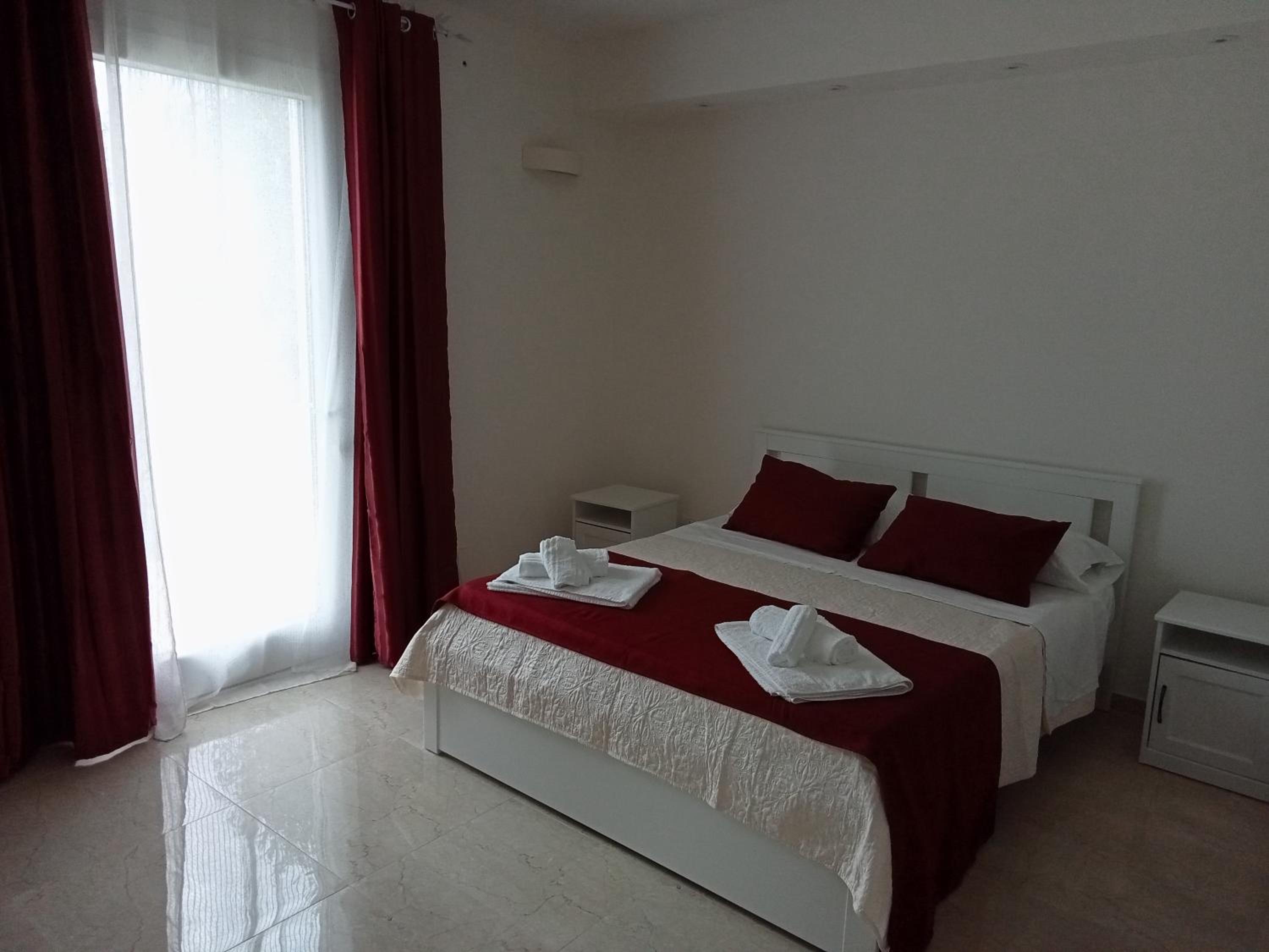 Double Room with Private Bathroom - Photo 4