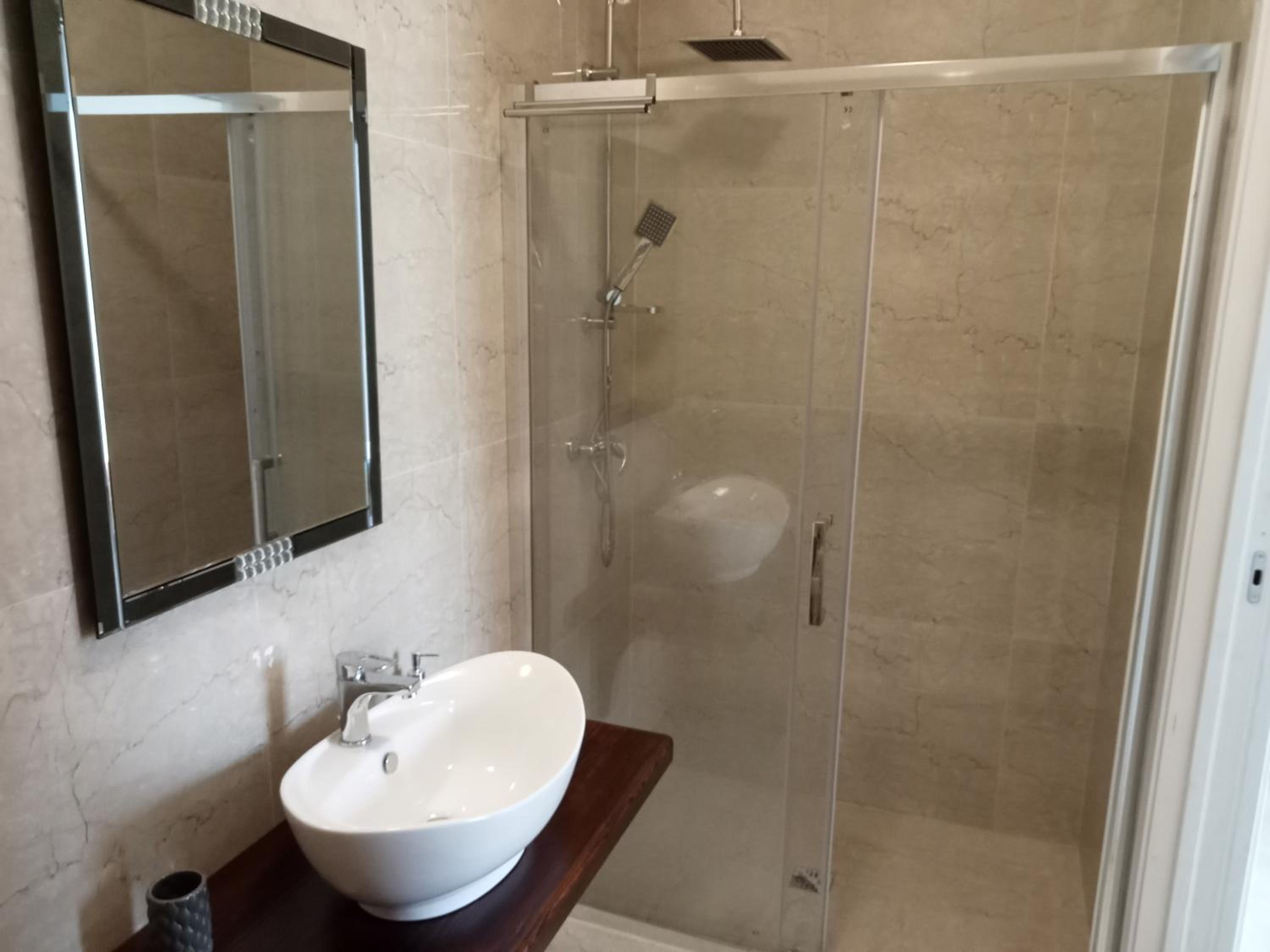 Double Room with Private Bathroom - Photo 3