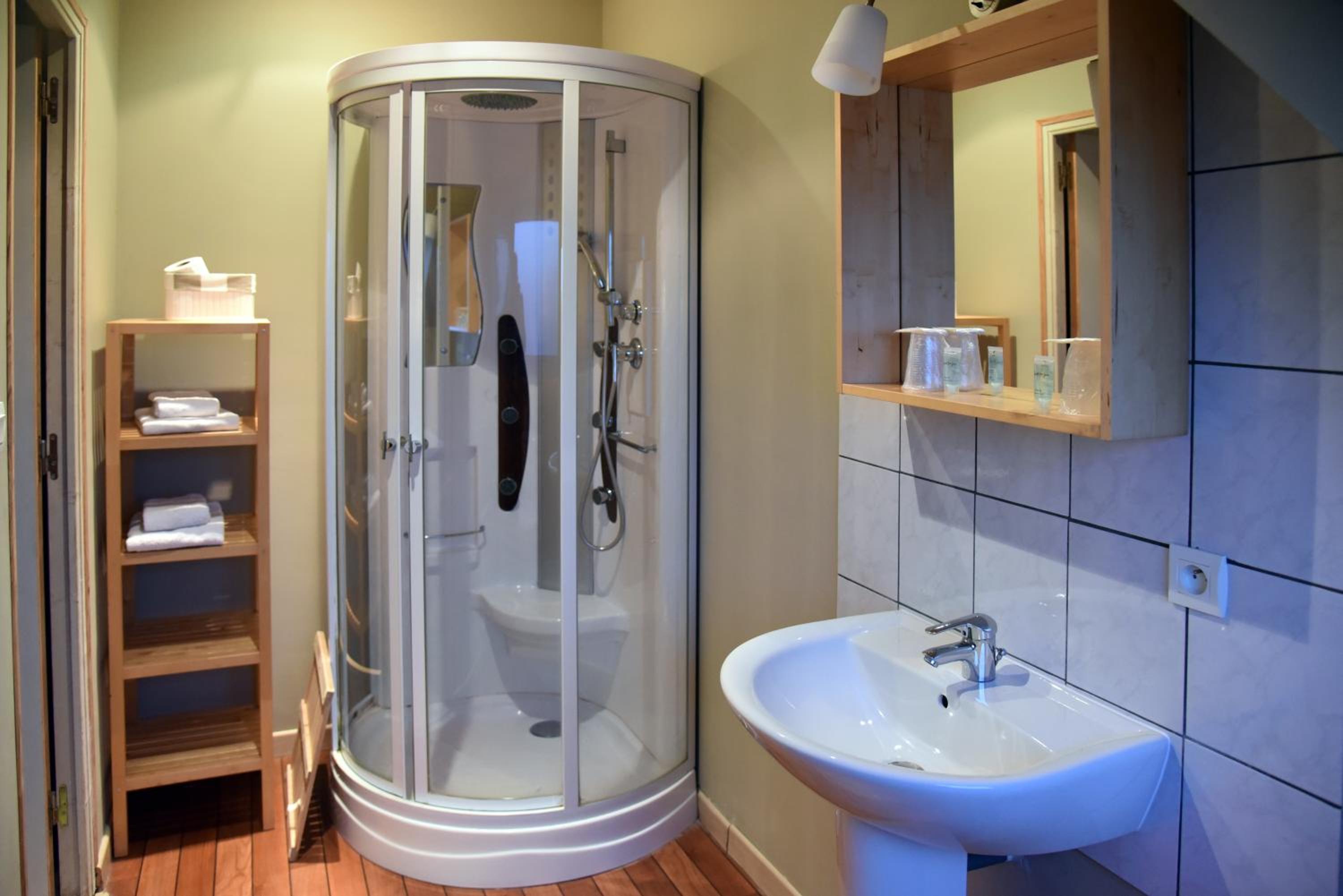 Classic Double Room with Harbor View - Photo 8