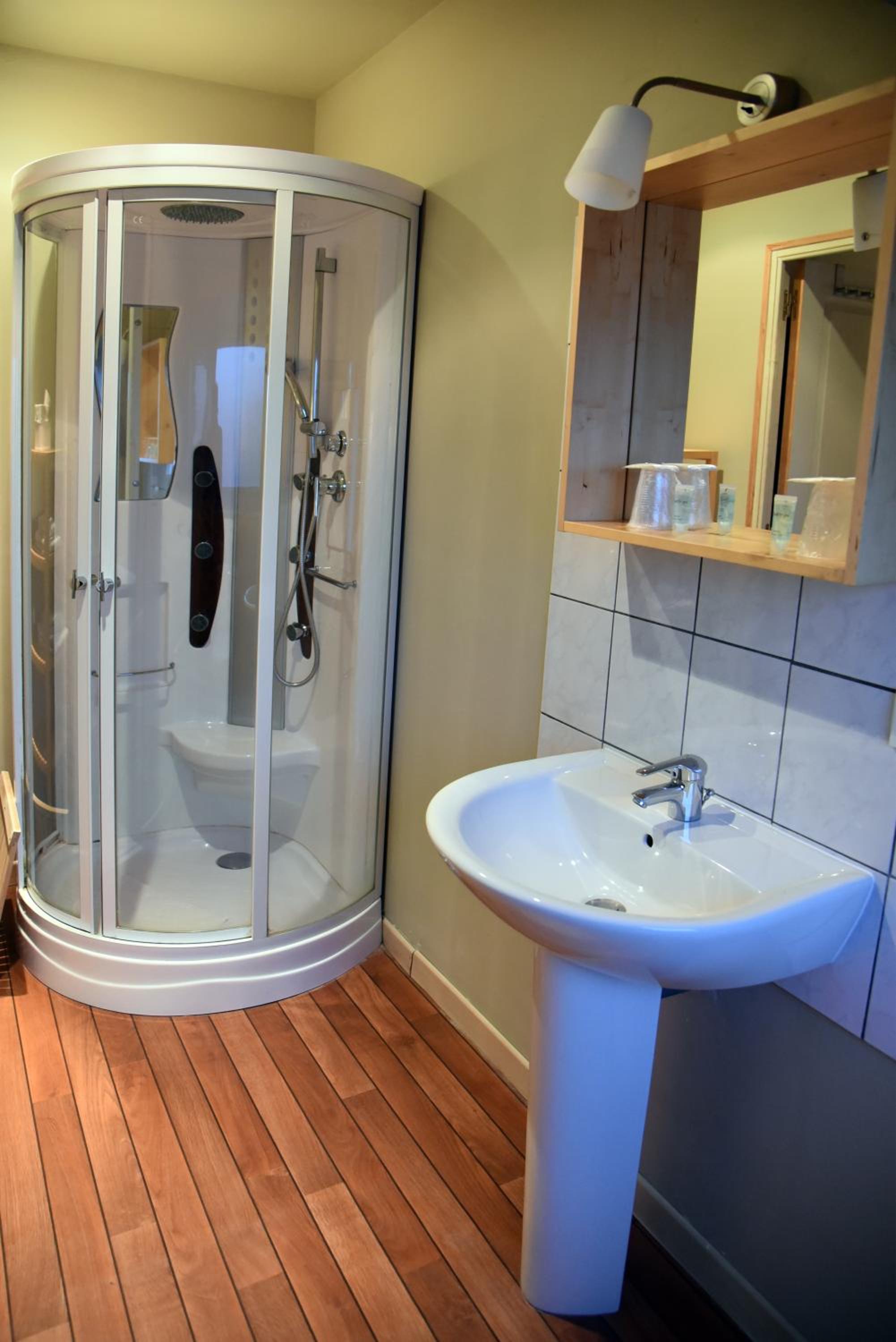 Classic Double Room with Harbor View - Photo 7