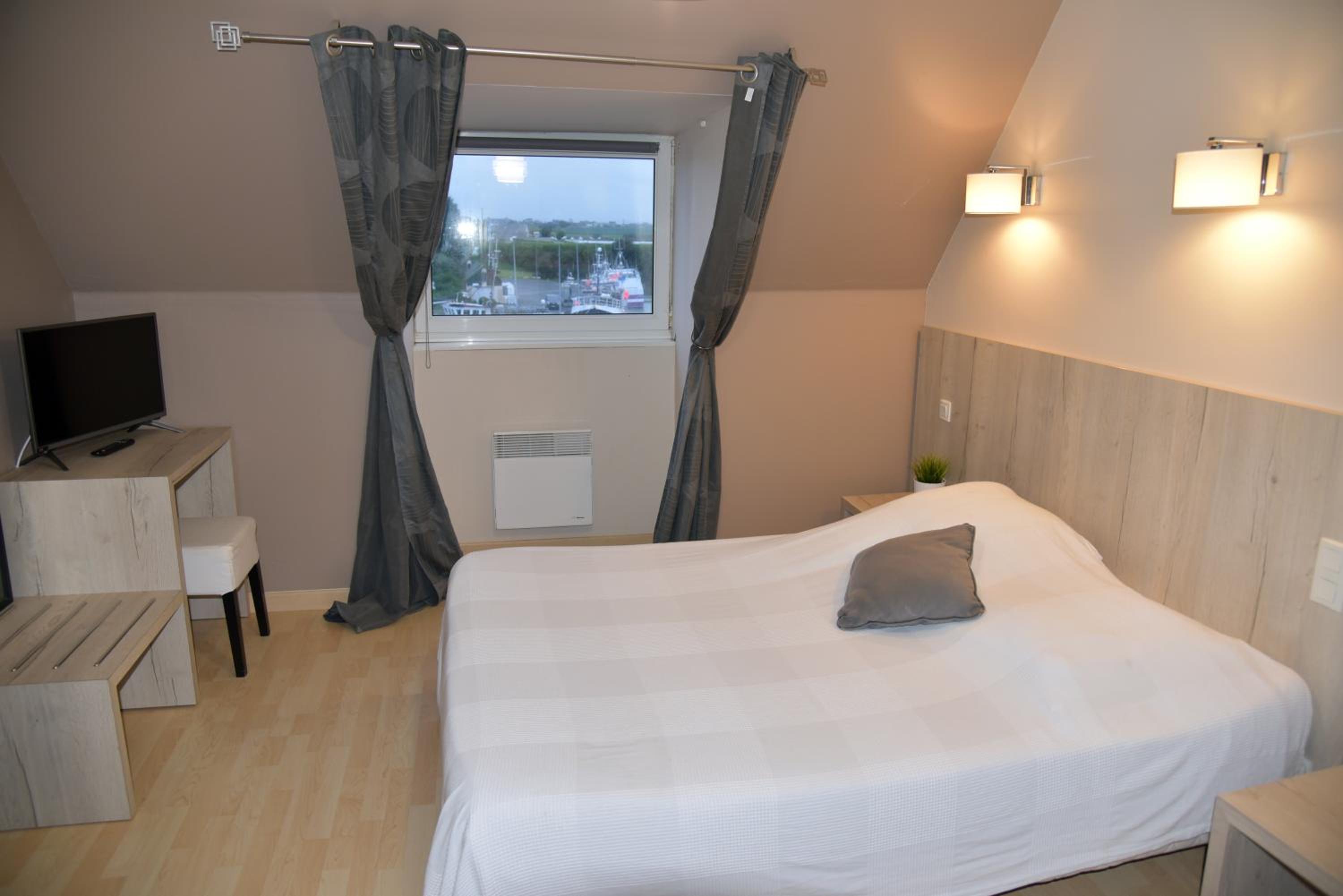 Classic Double Room with Harbor View - Photo 6