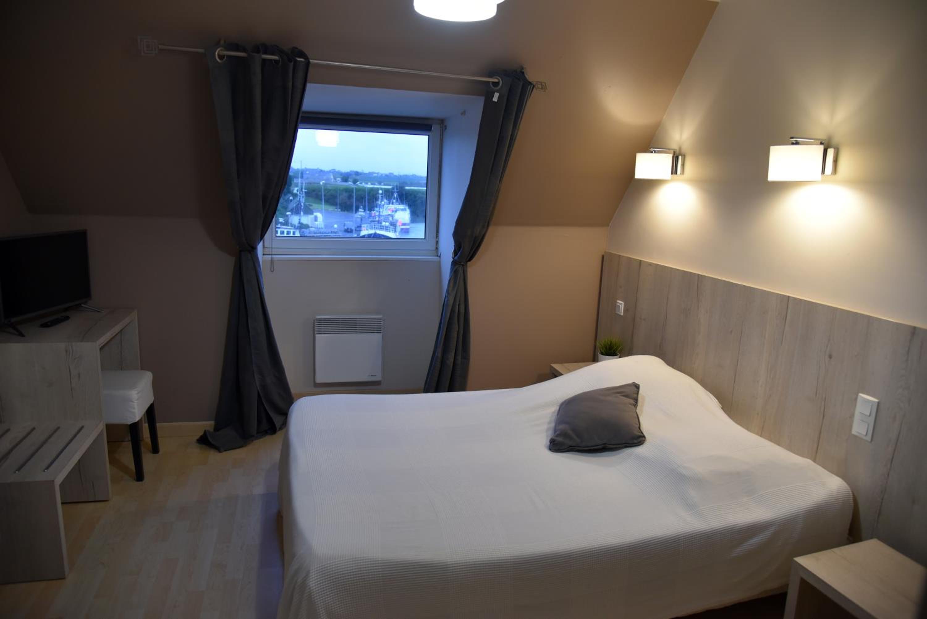 Classic Double Room with Harbor View - Photo 5
