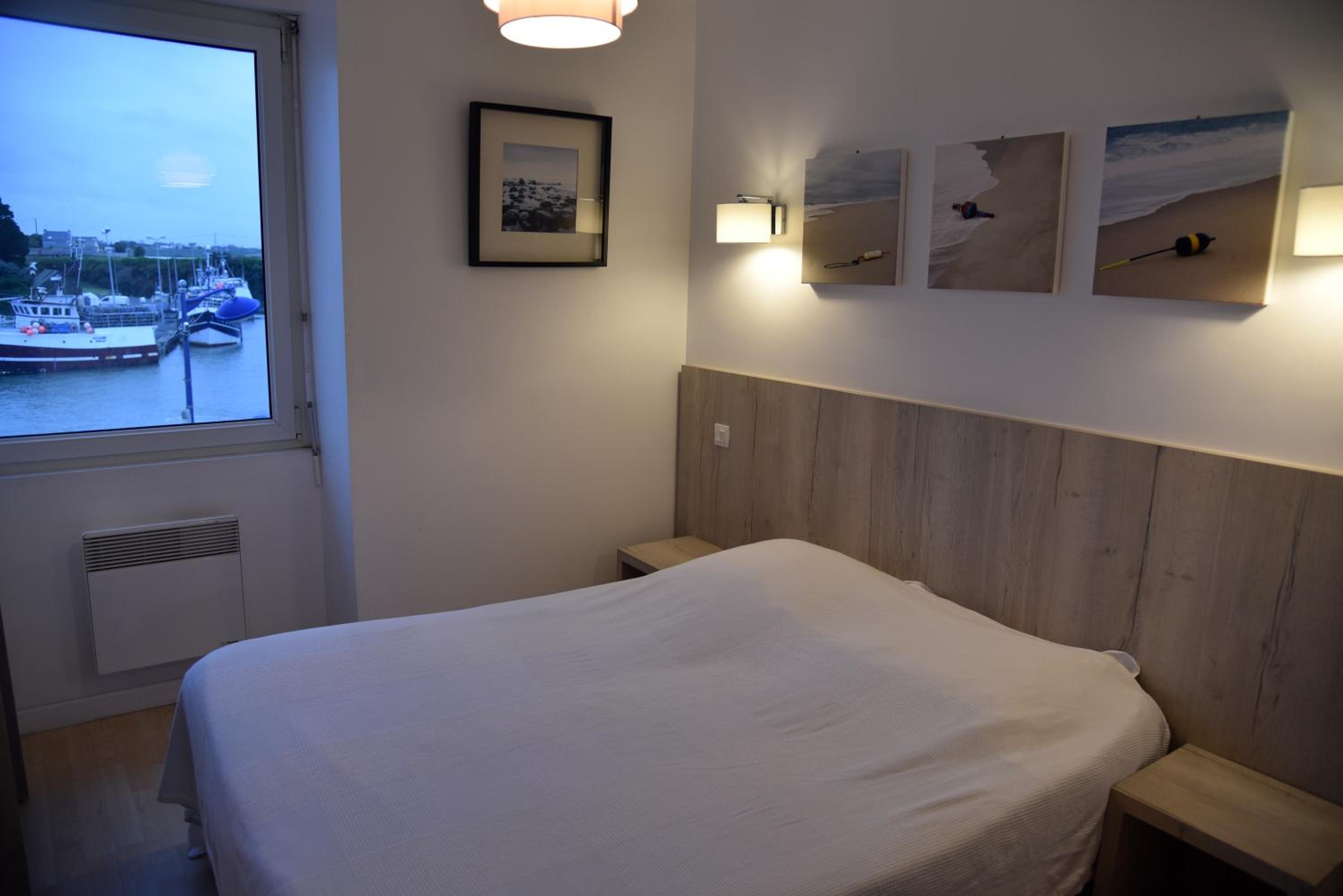 Classic Double Room with Harbor View - Photo 4