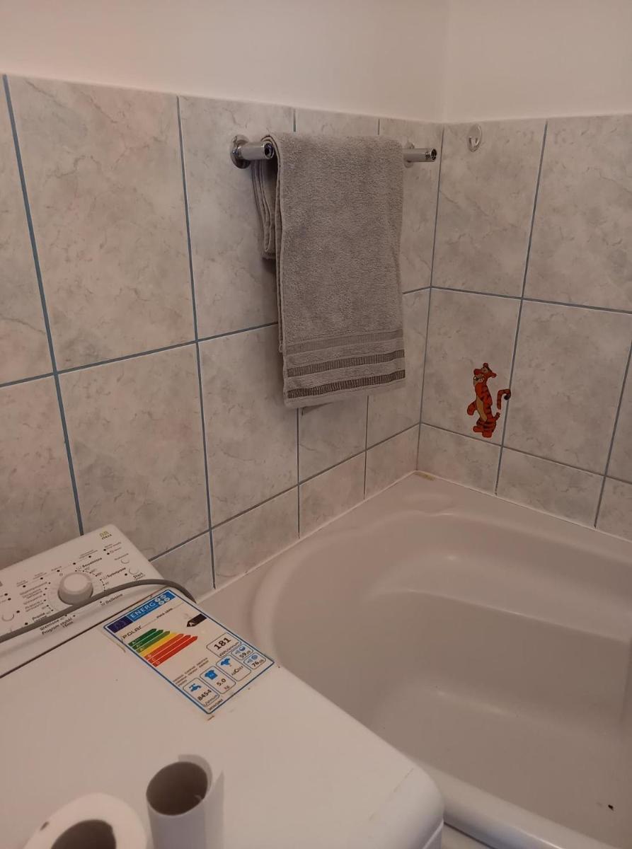 One-Bedroom Apartment - Photo 3