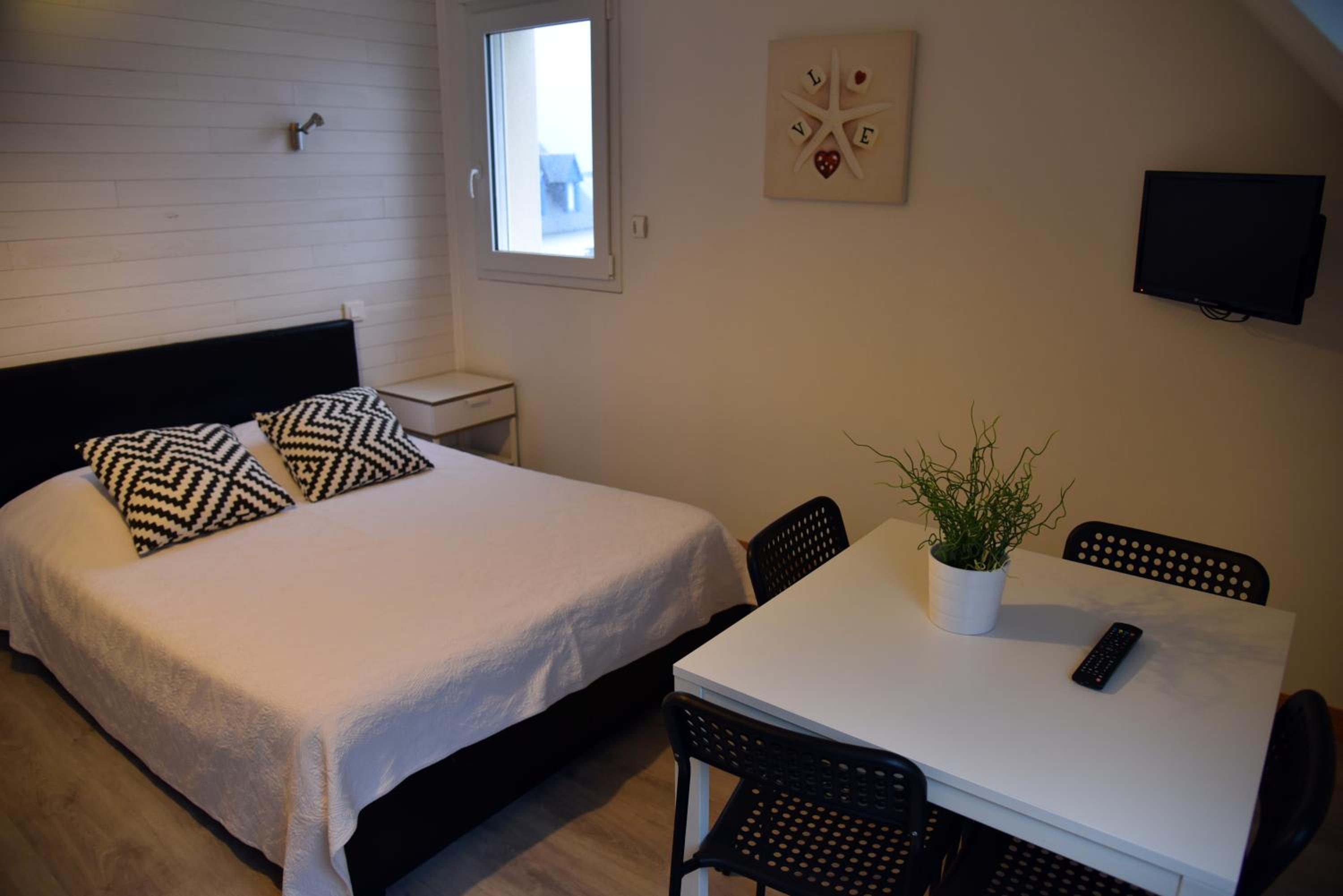 Family Room - Photo 7