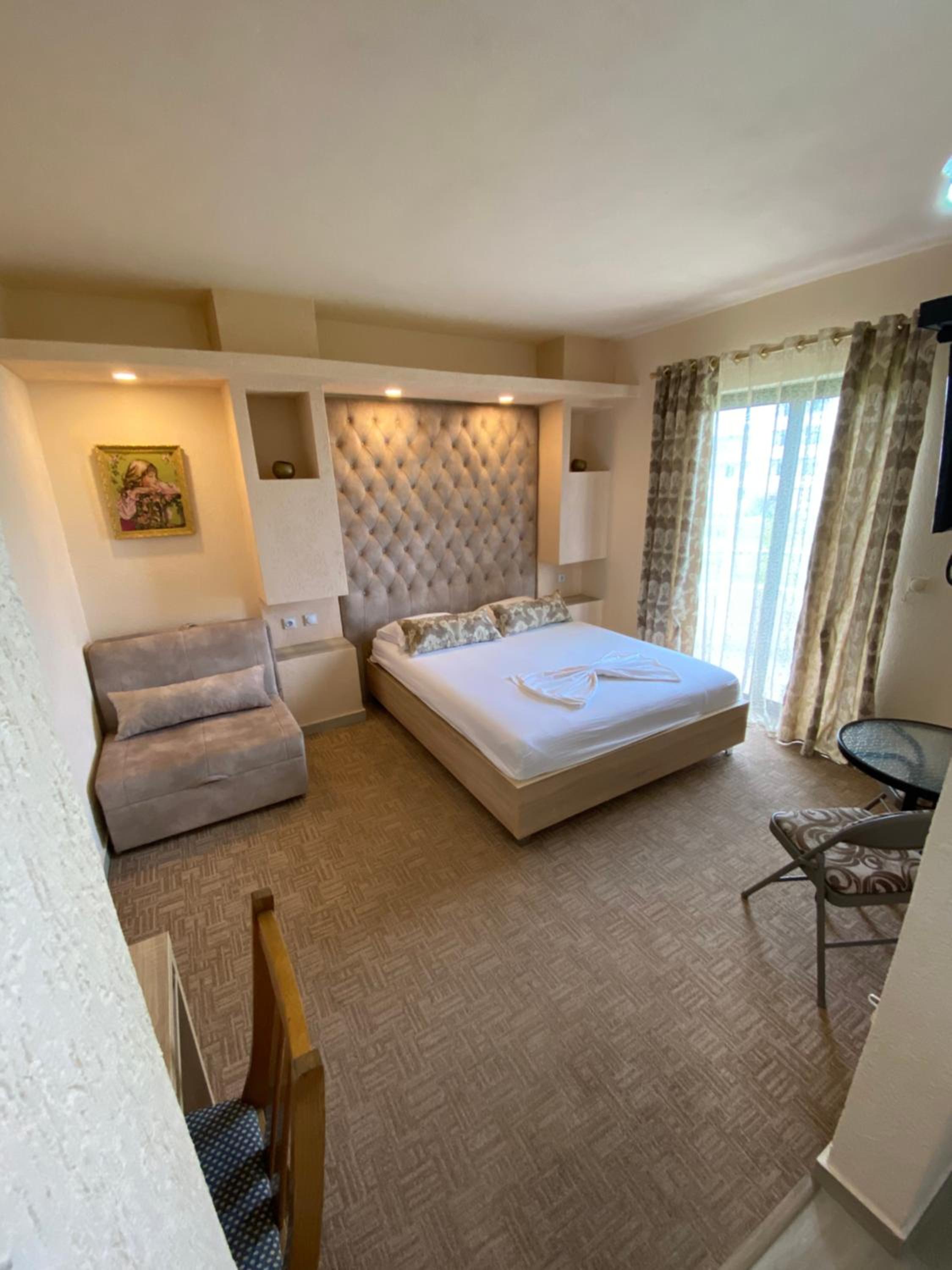 Triple Room with Balcony - Photo 10
