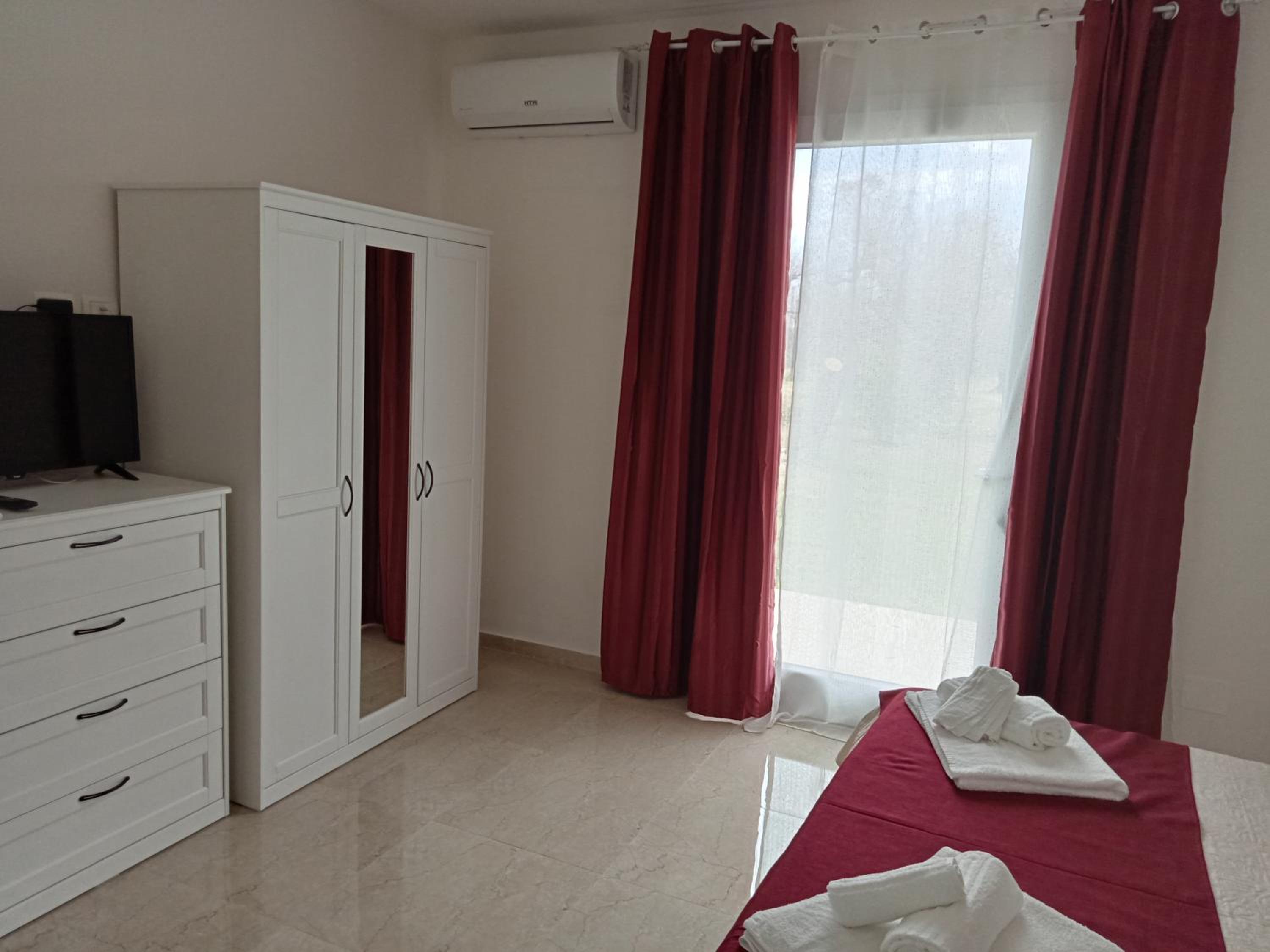 Double Room with Private Bathroom - Photo 6