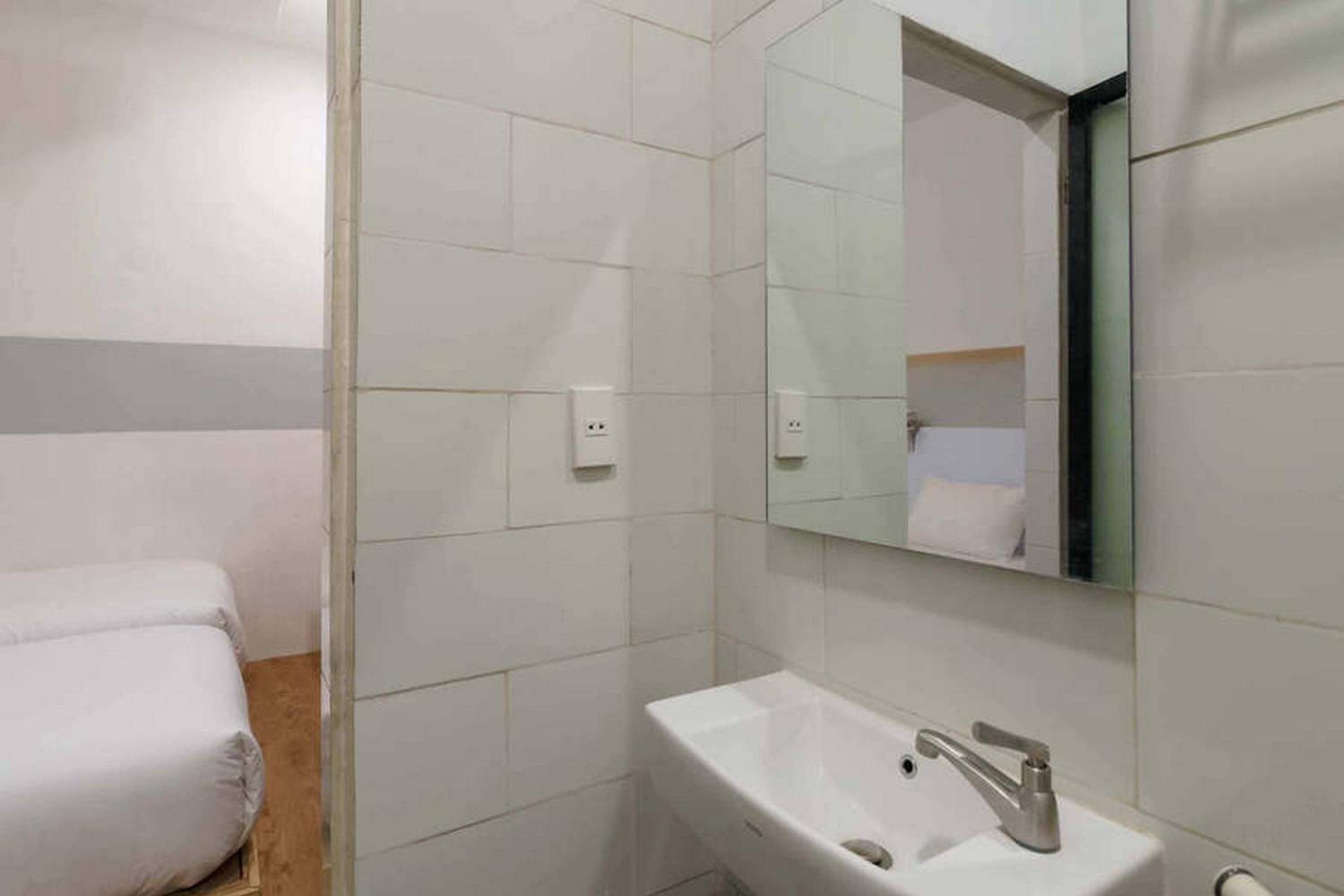 Deluxe Twin Room - Photo 8