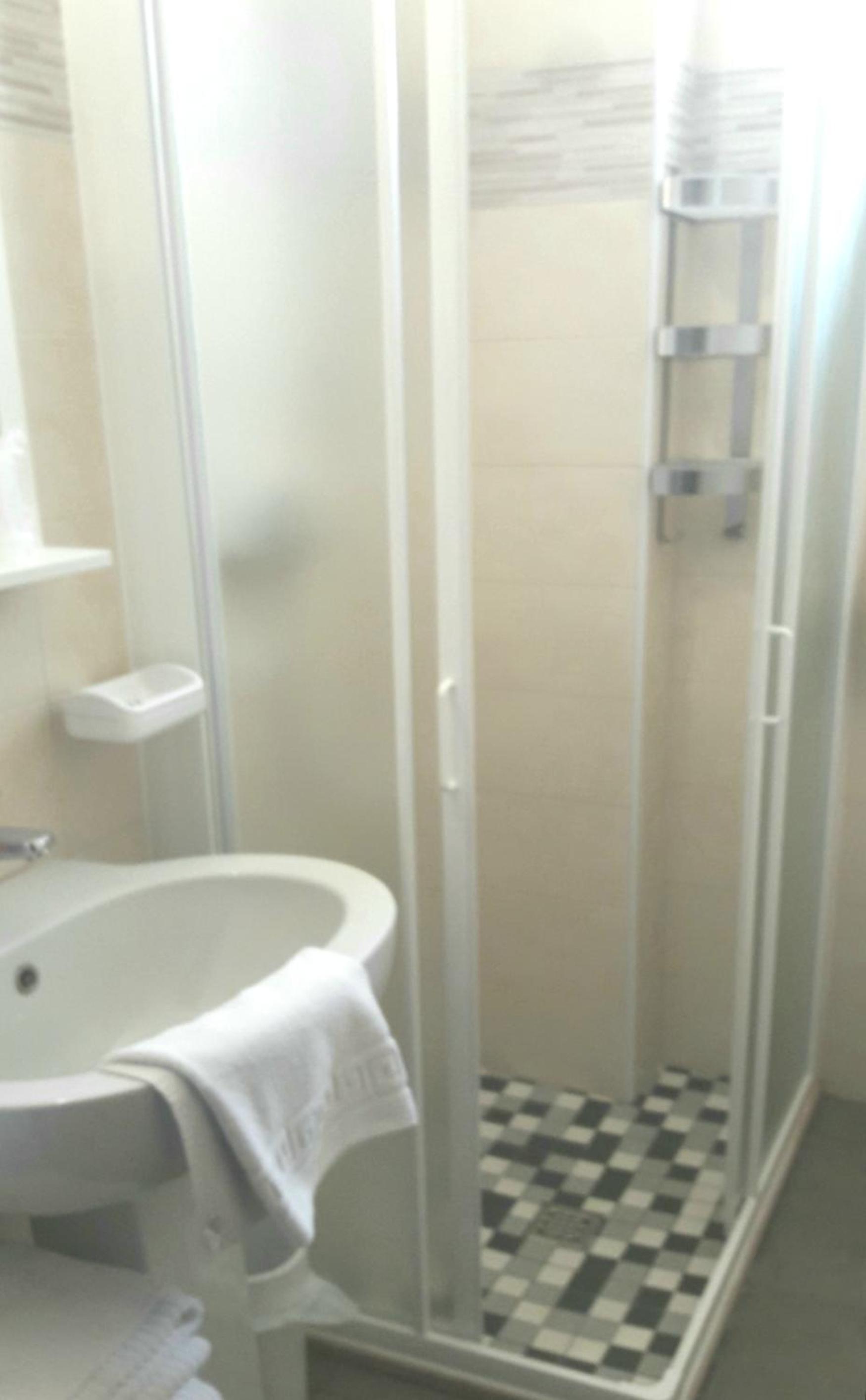 Double Room - Photo 5