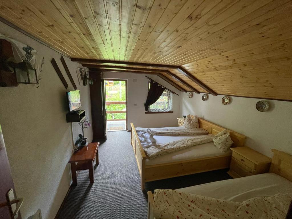 Triple Room with Private Bathroom - Photo 16