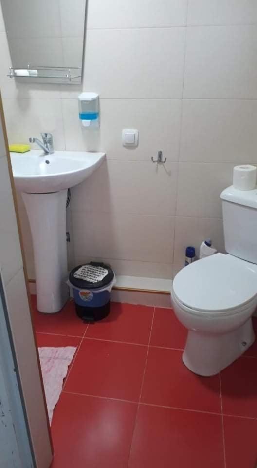 Family Room with Private Bathroom photo 2