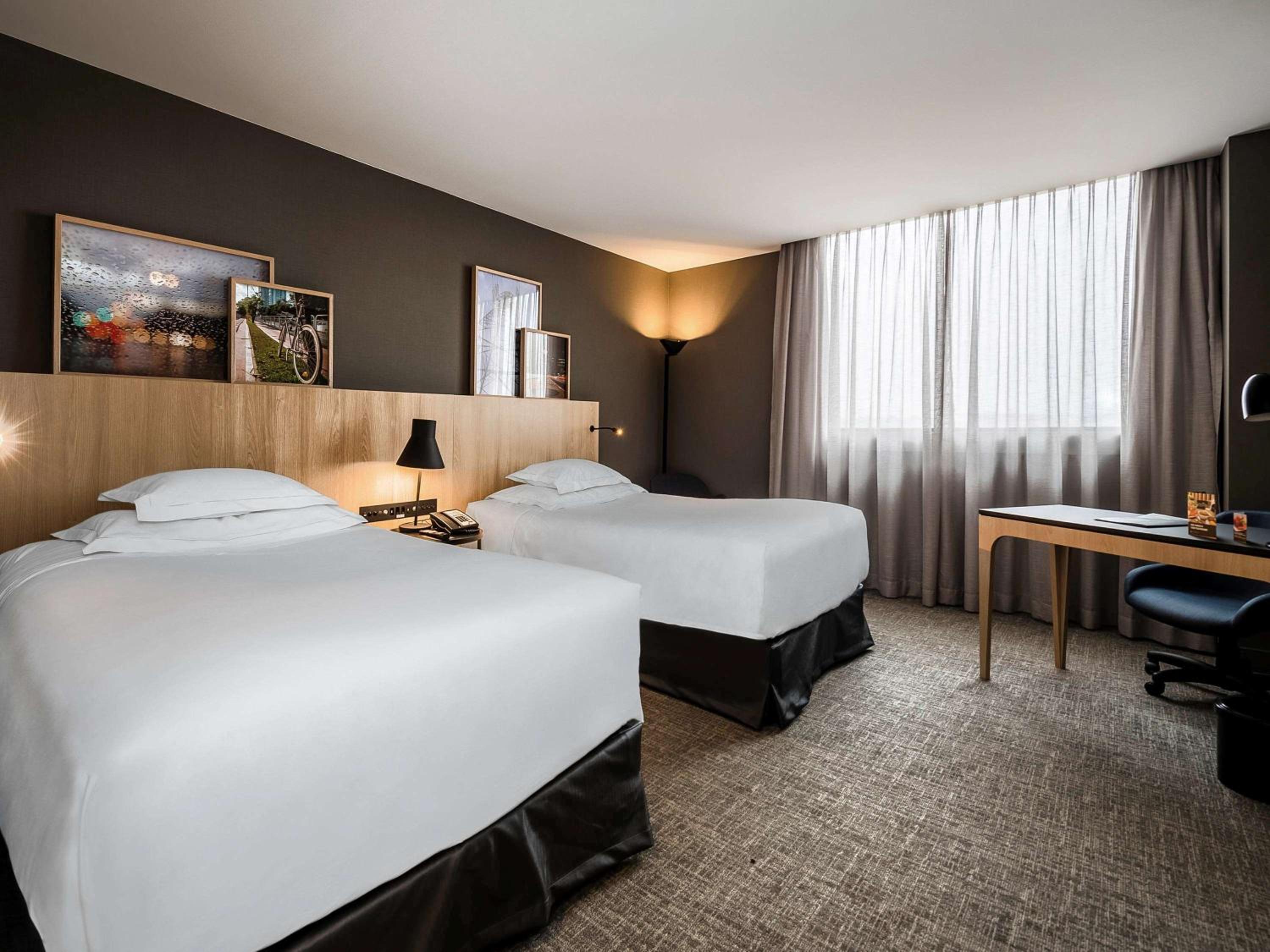 Deluxe Room with Two Twin Beds thumbnail 5