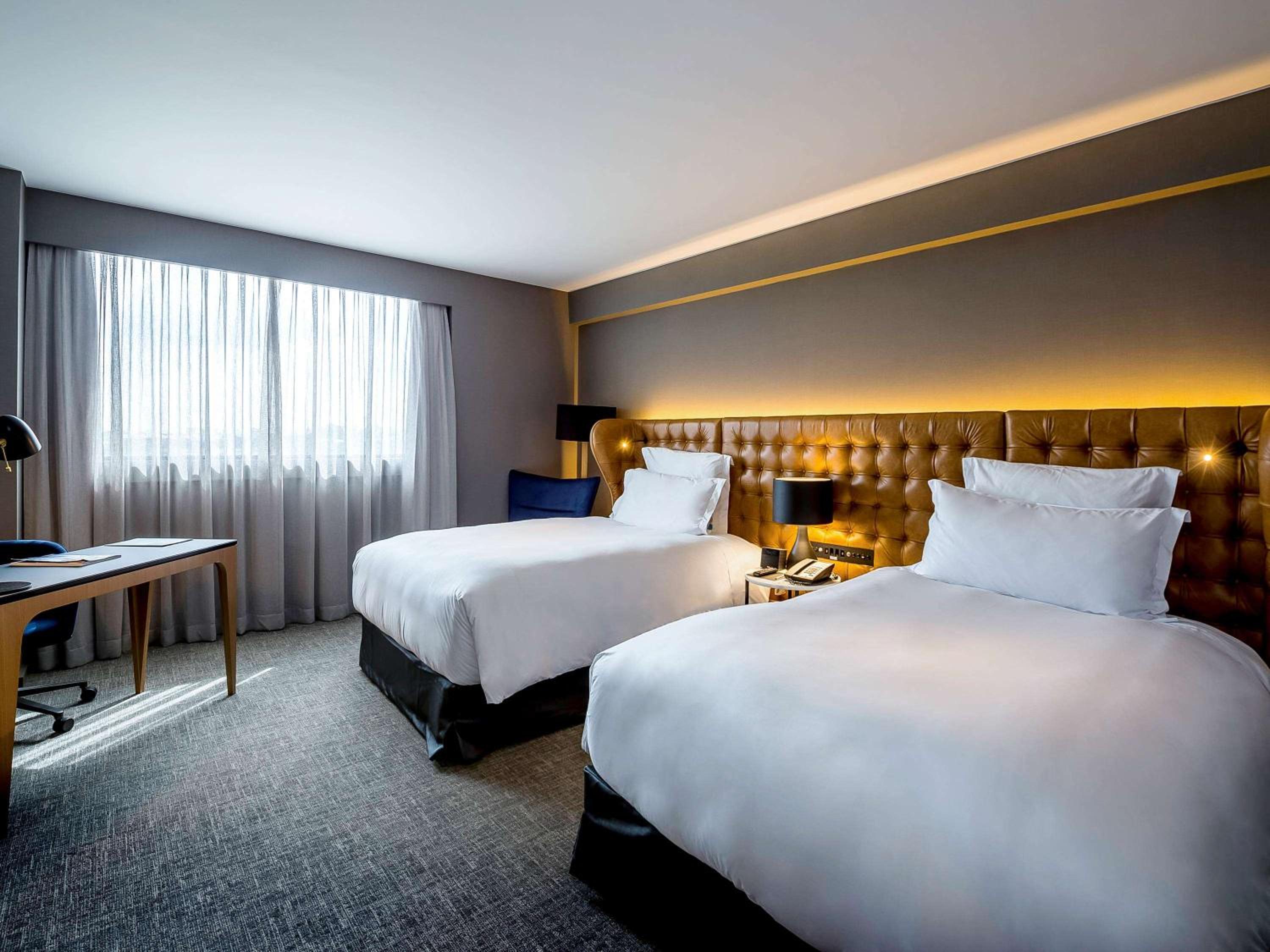 Premium Executive Twin Room with Executive Lounge Access - Photo 9