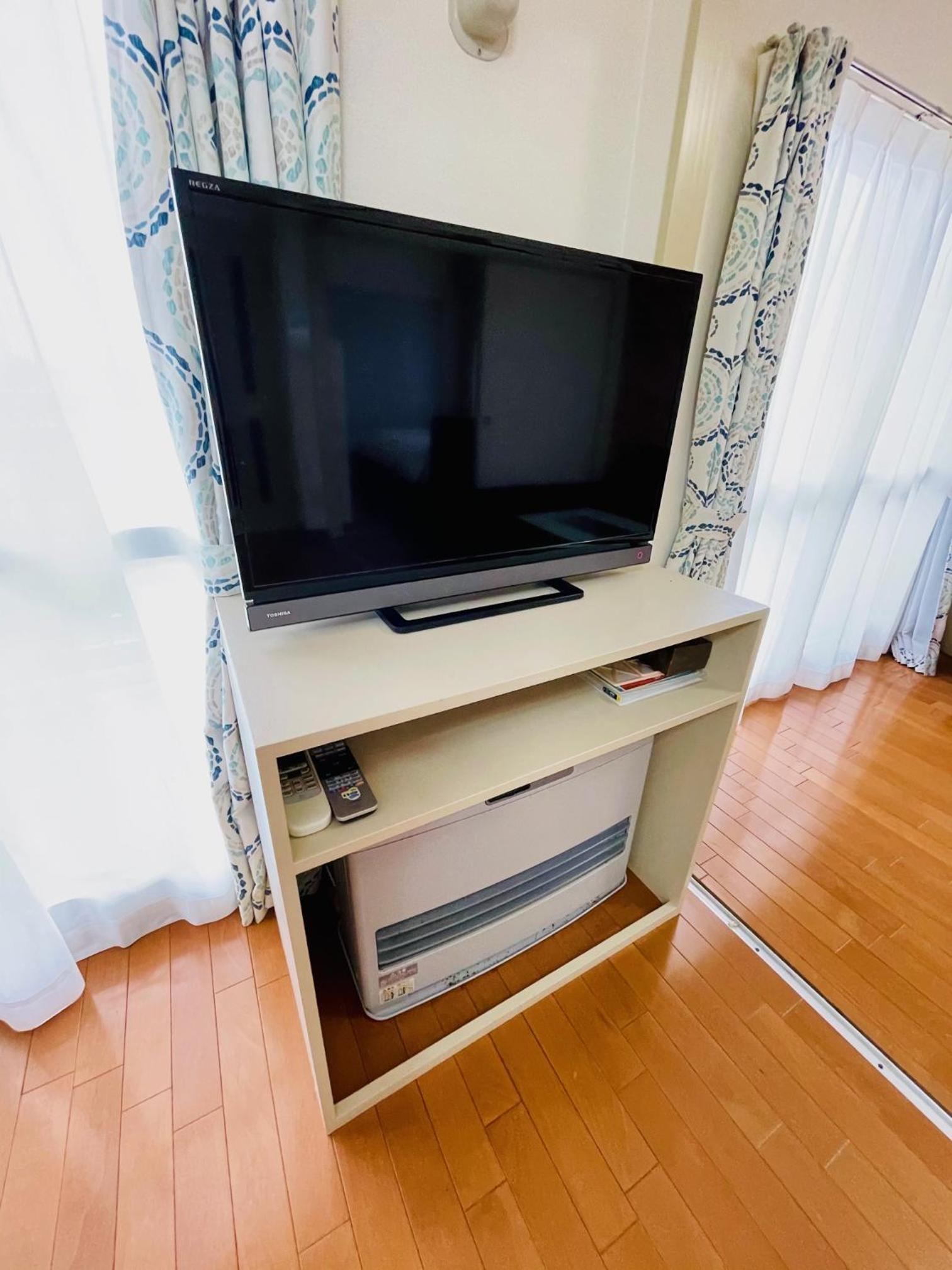 One-Bedroom Apartment - Photo 2