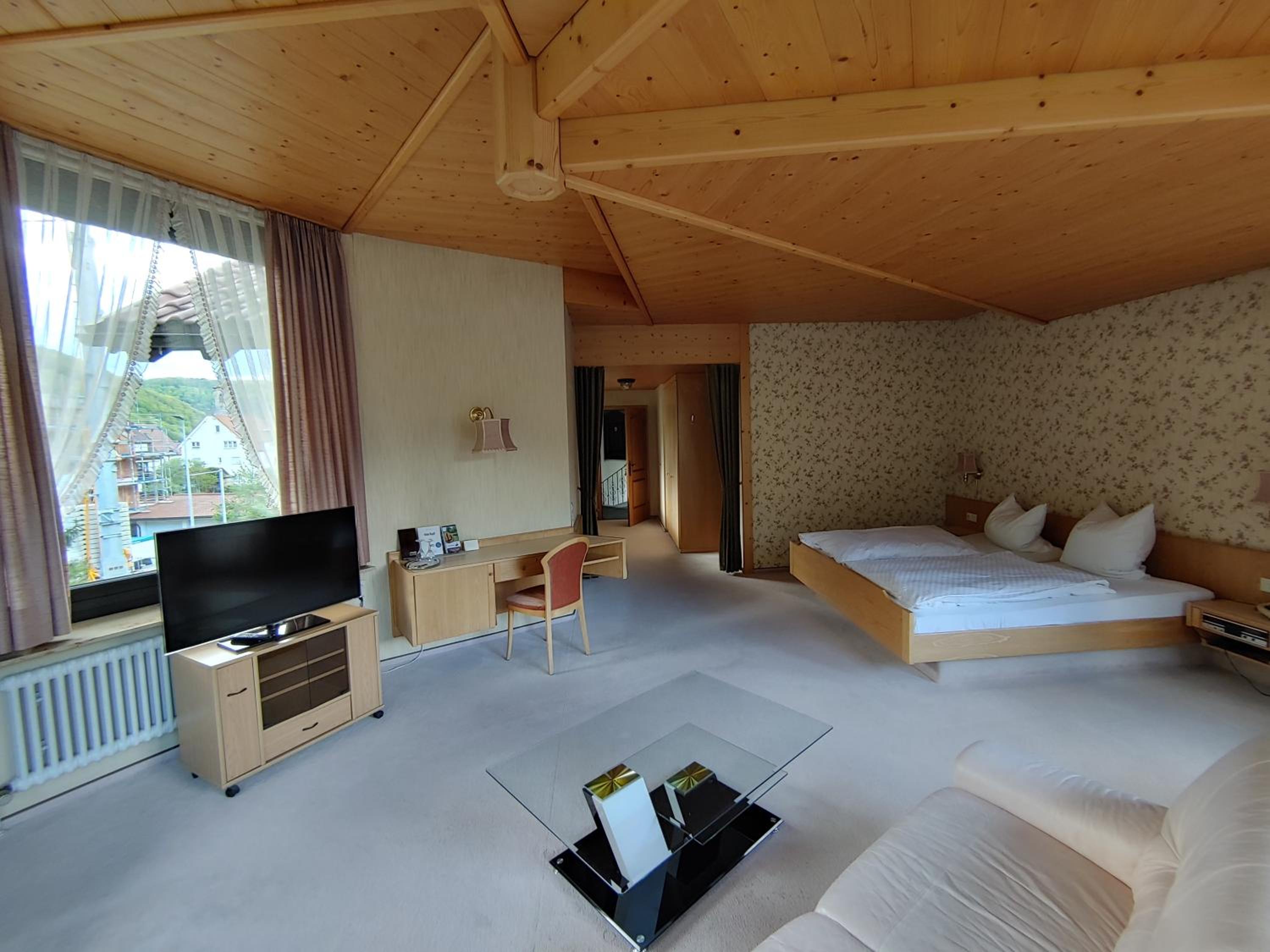 Double or Twin Room - Photo 4