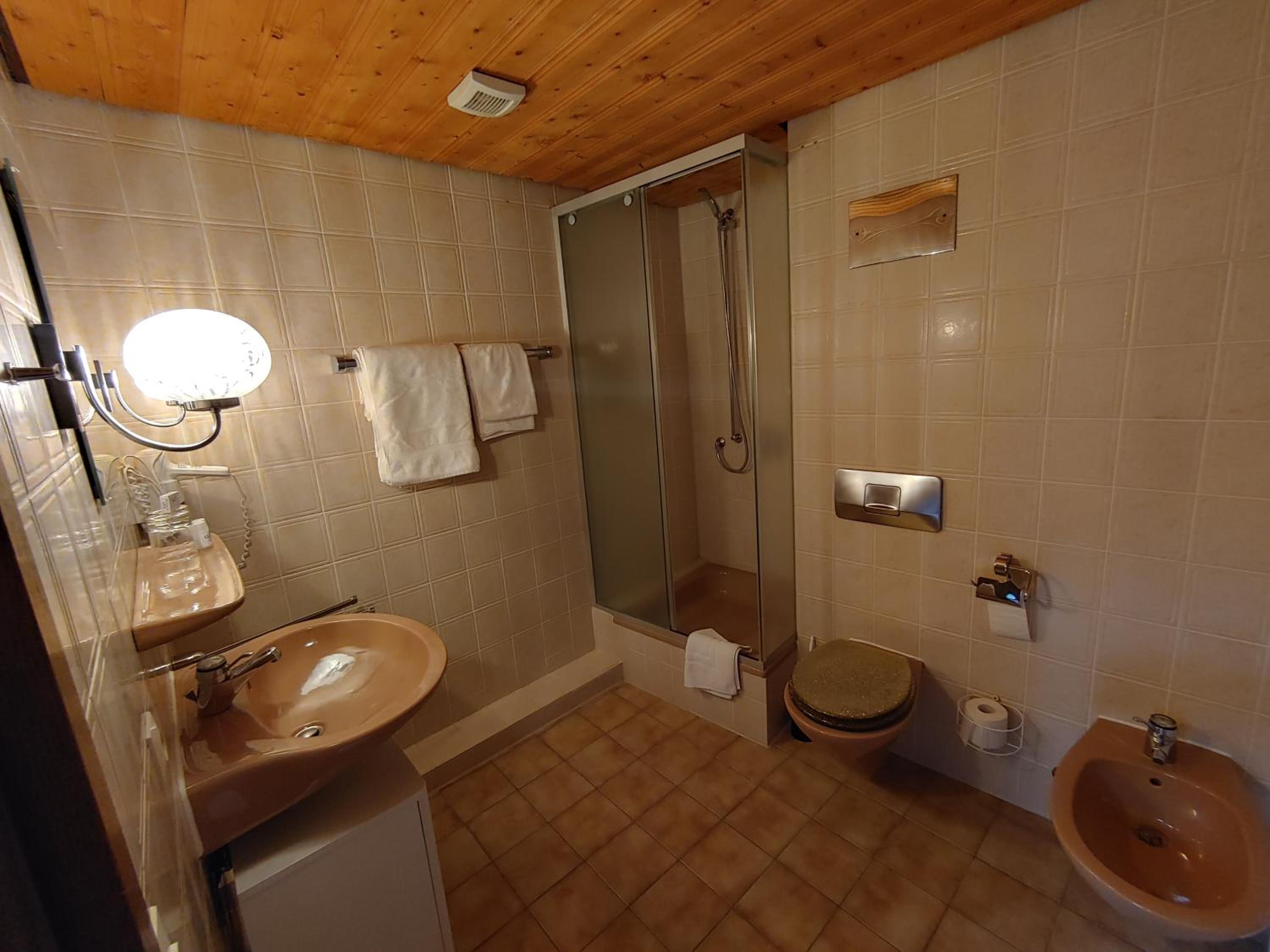 Double or Twin Room - Photo 2