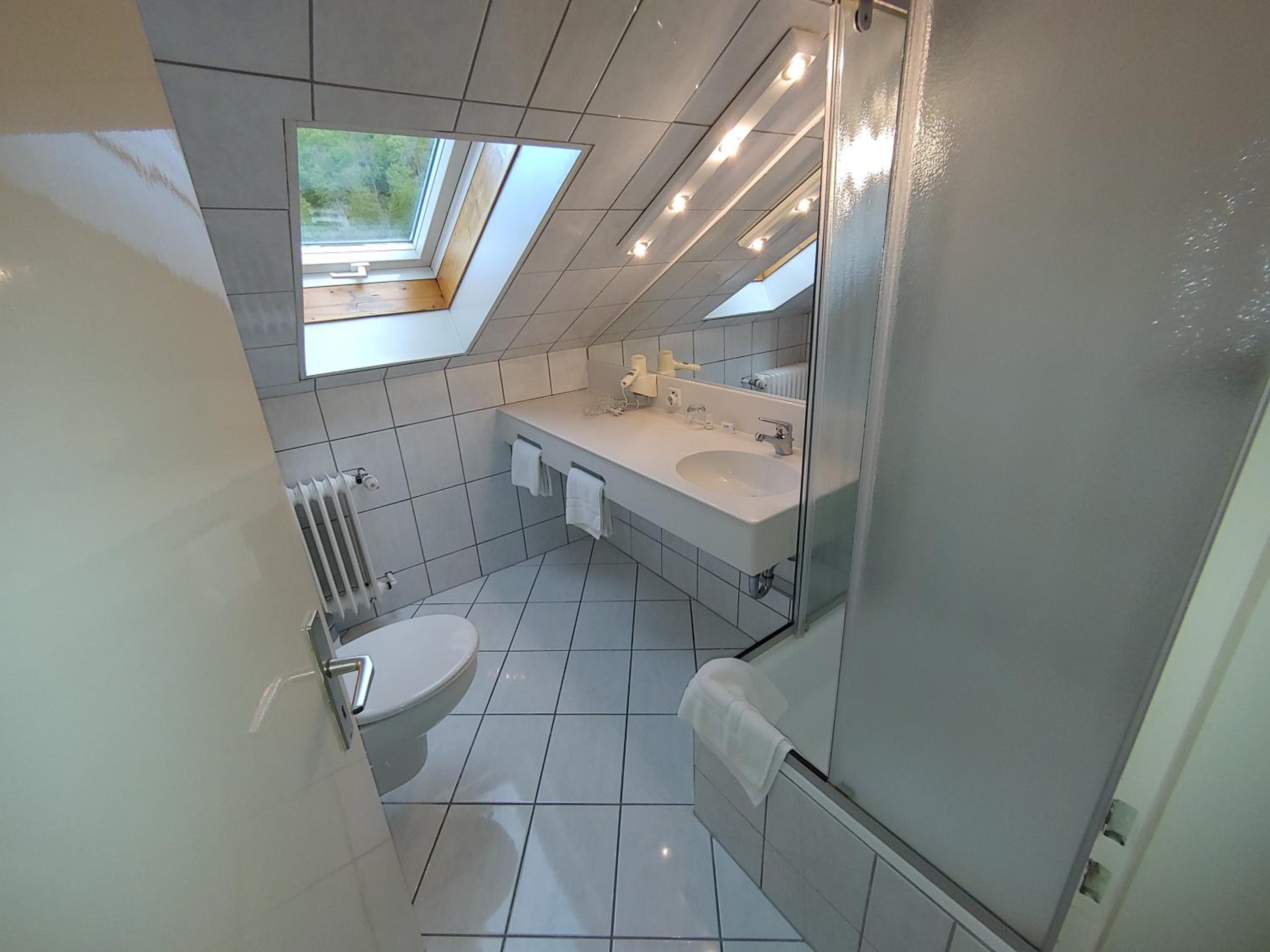 Double or Twin Room - Photo 3