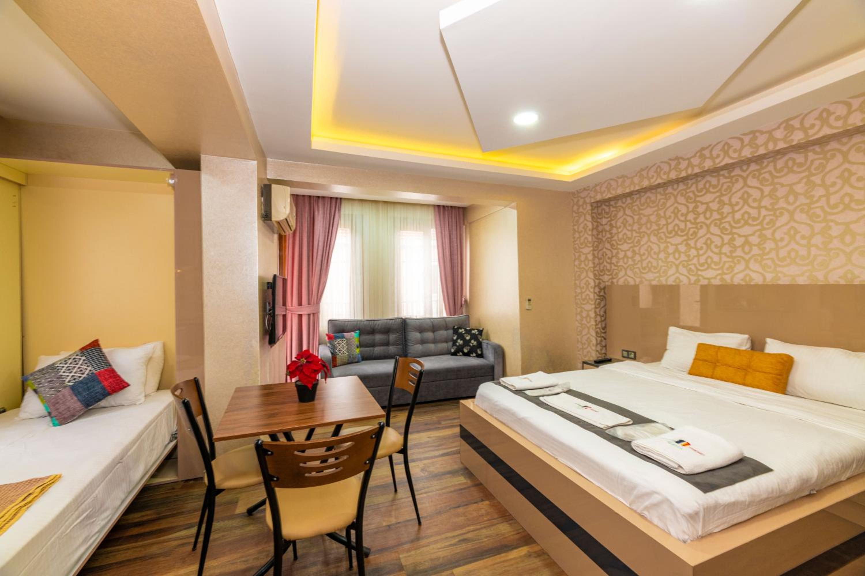 Deluxe Suite photo 1