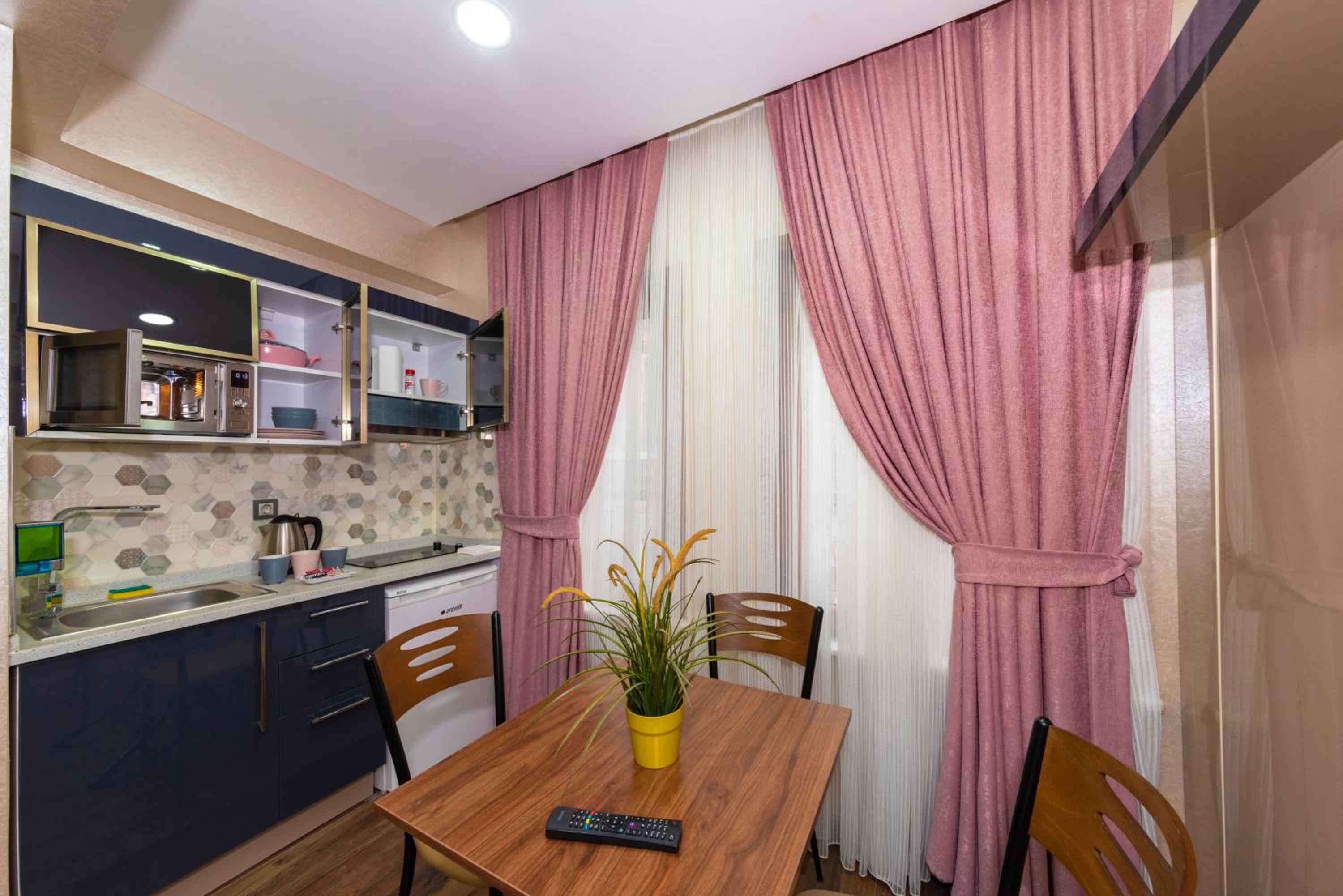 Deluxe Suite photo 2