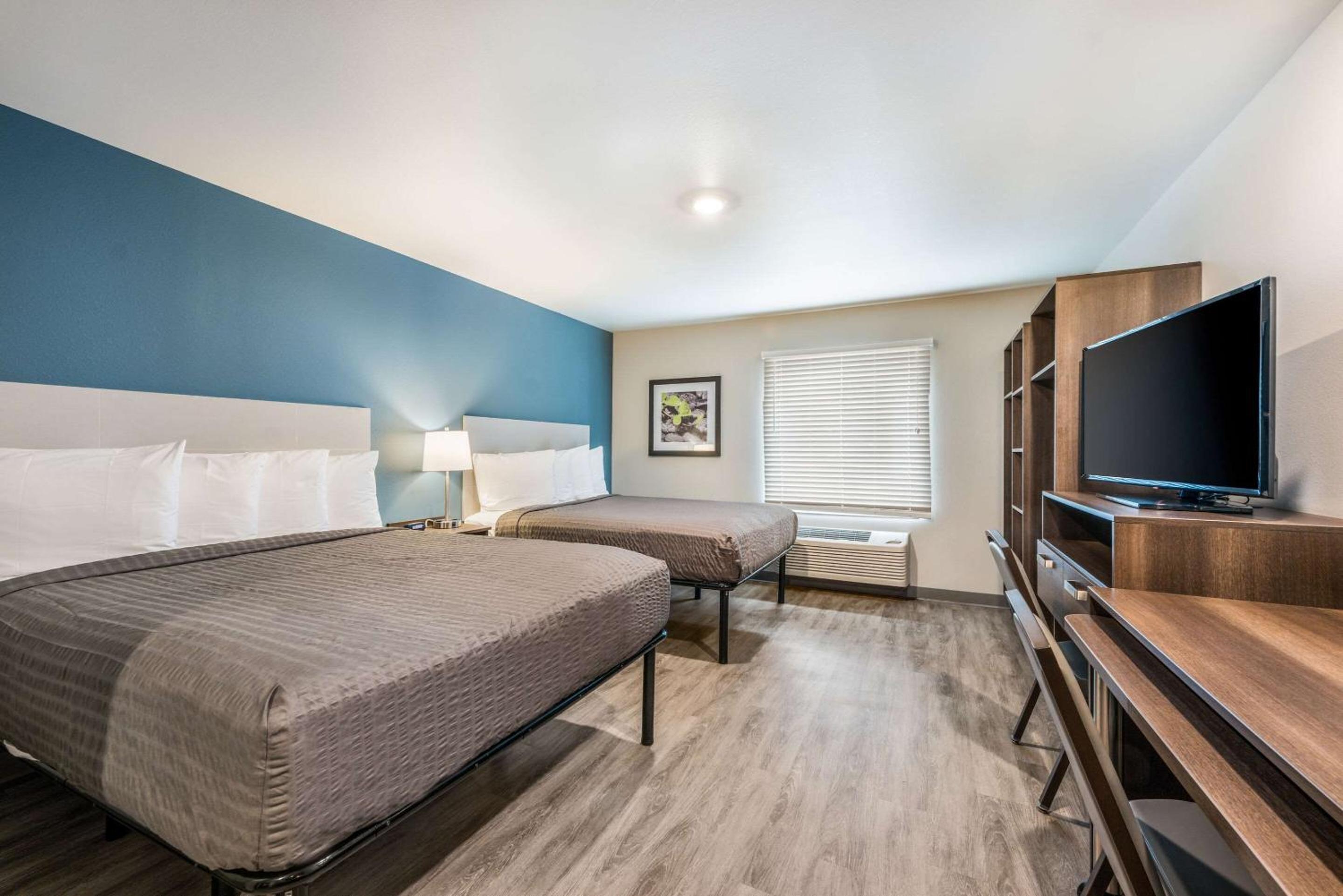 Standard Queen Room with Two Queen Beds - Non-Smoking - Photo 1