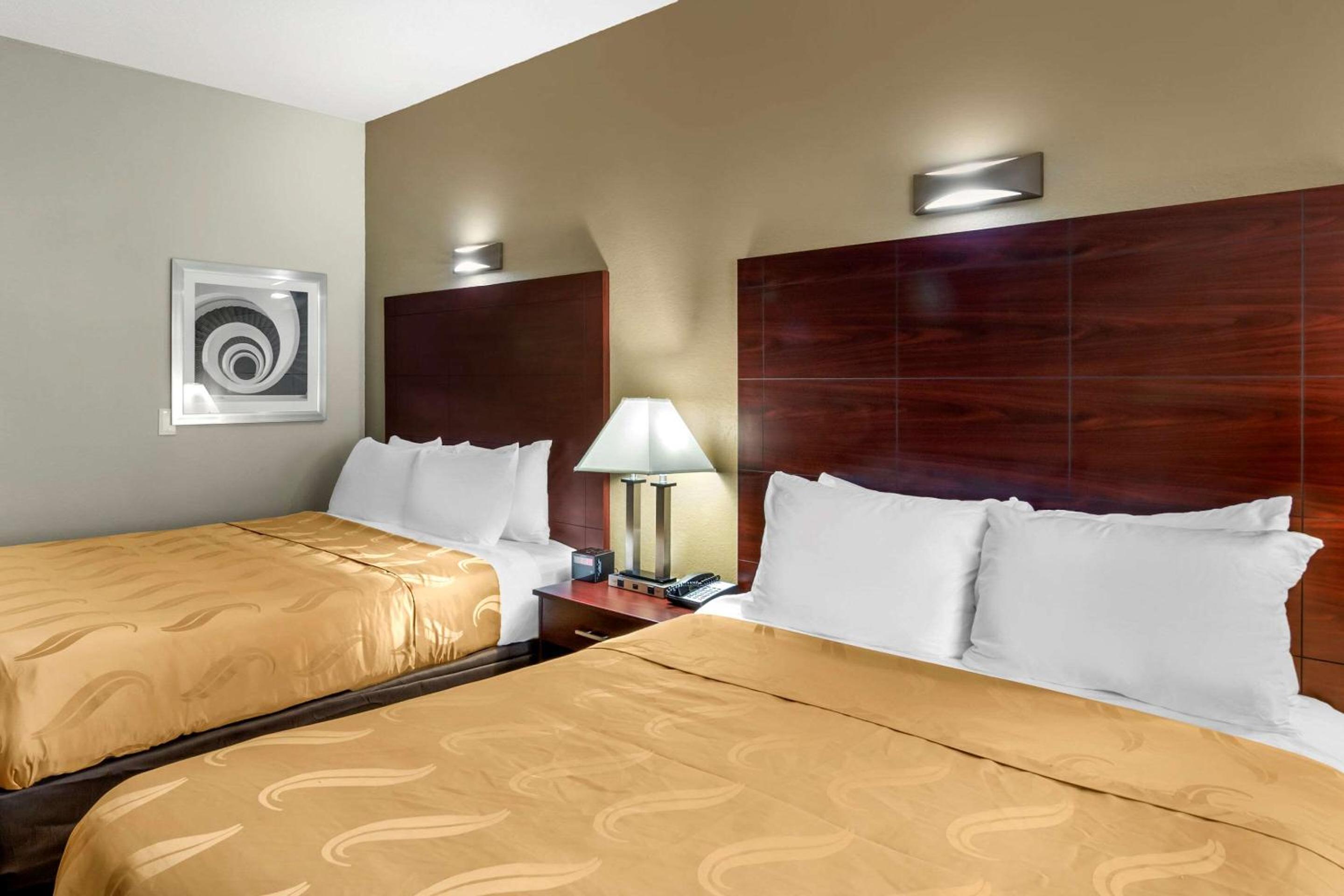 Queen Room with Two Queen Beds - Accessible/Non Smoking - Photo 3