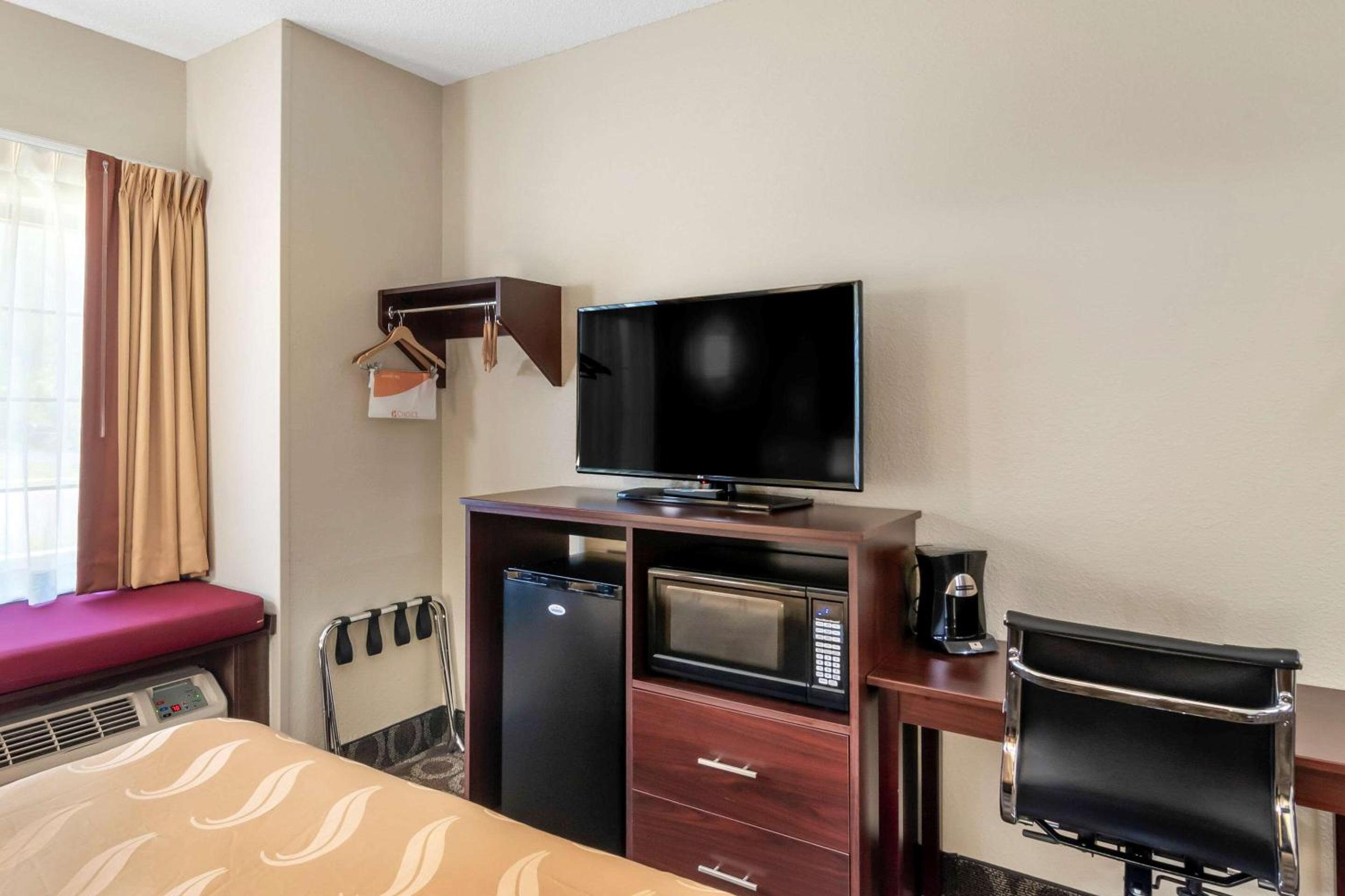 Standard Queen Room - Non Smoking - Photo 4