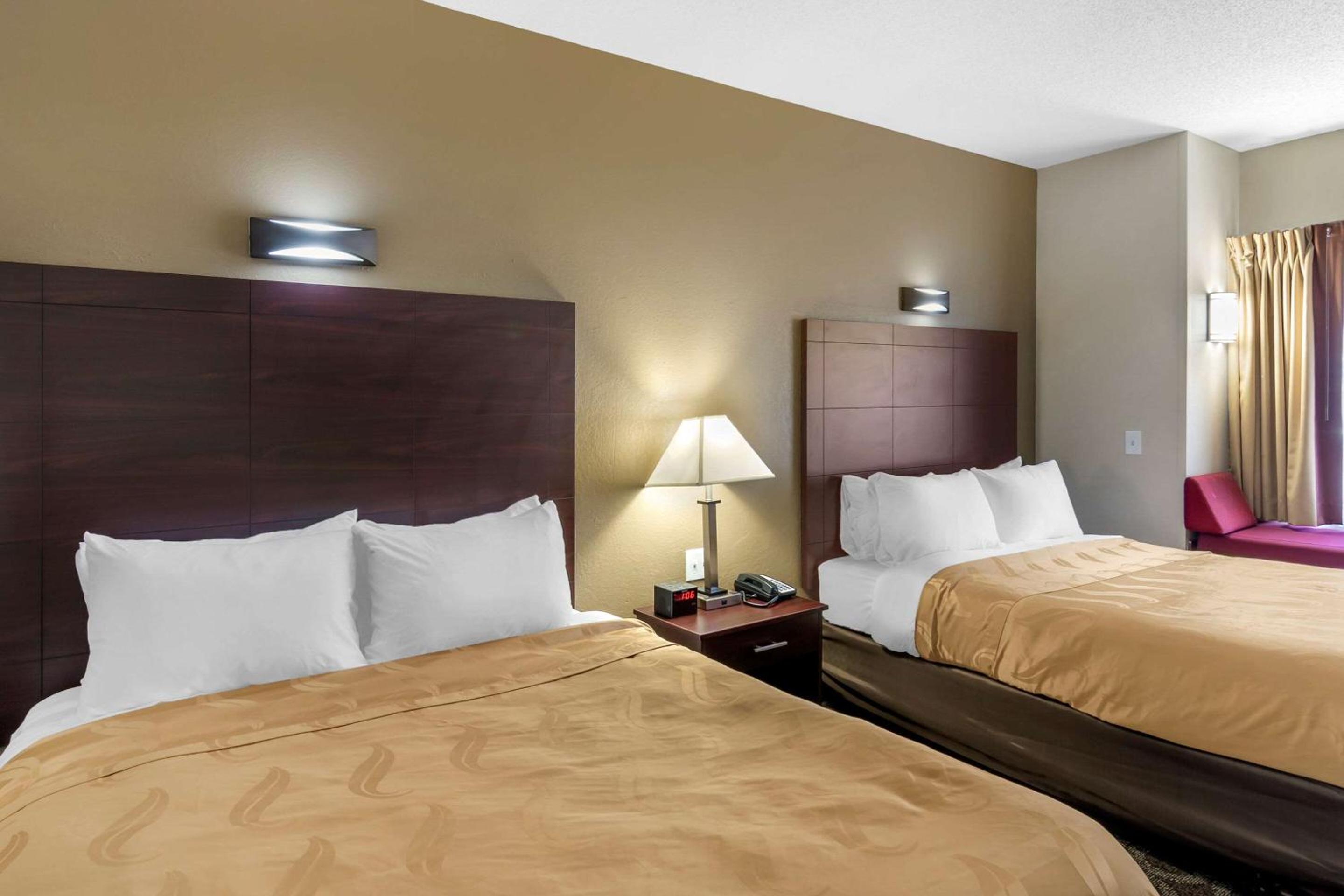 Standard Queen Room with Two Queen Beds - Non Smoking  - Photo 5