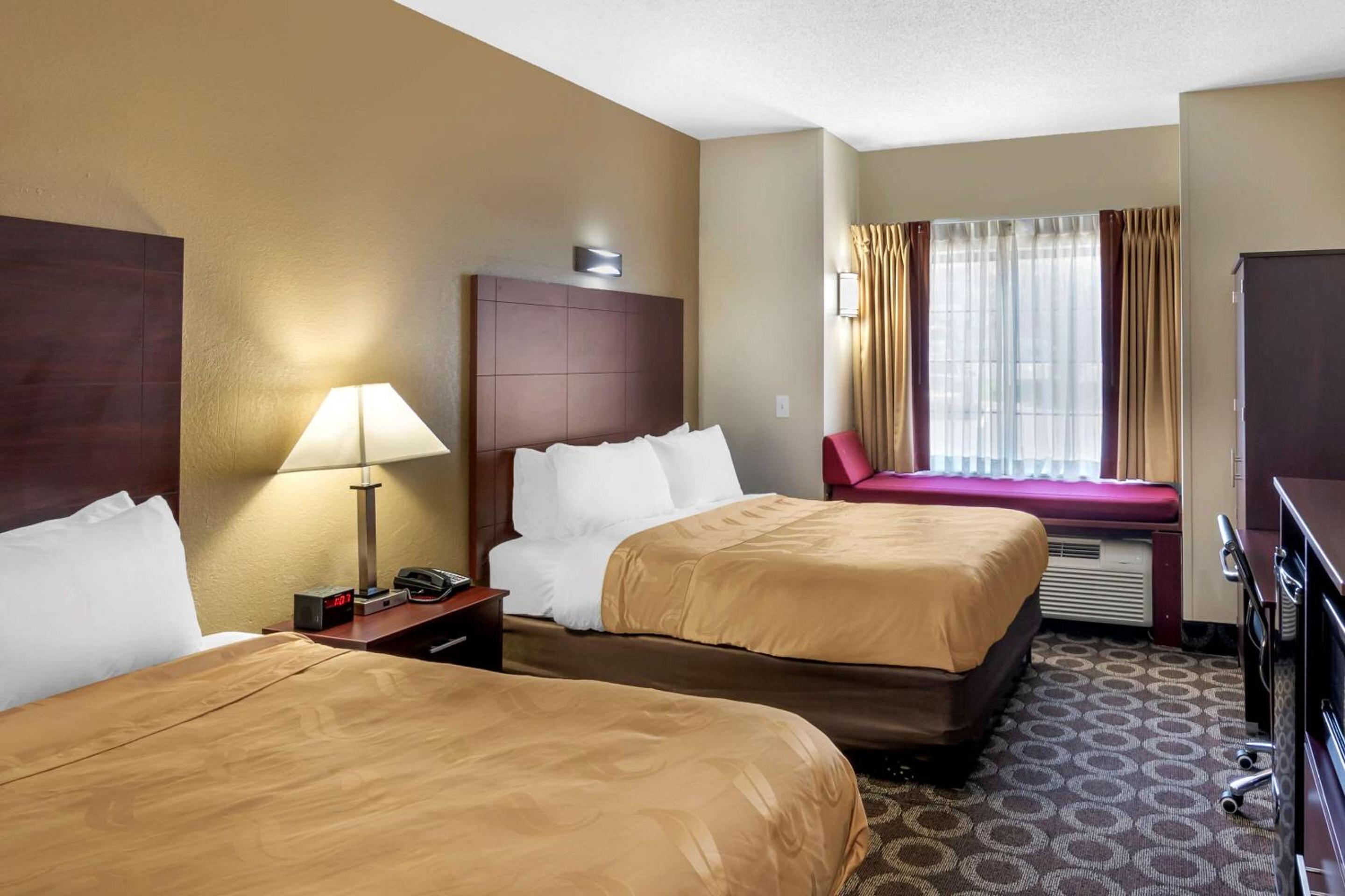 Standard Queen Room with Two Queen Beds - Non Smoking  - Photo 4