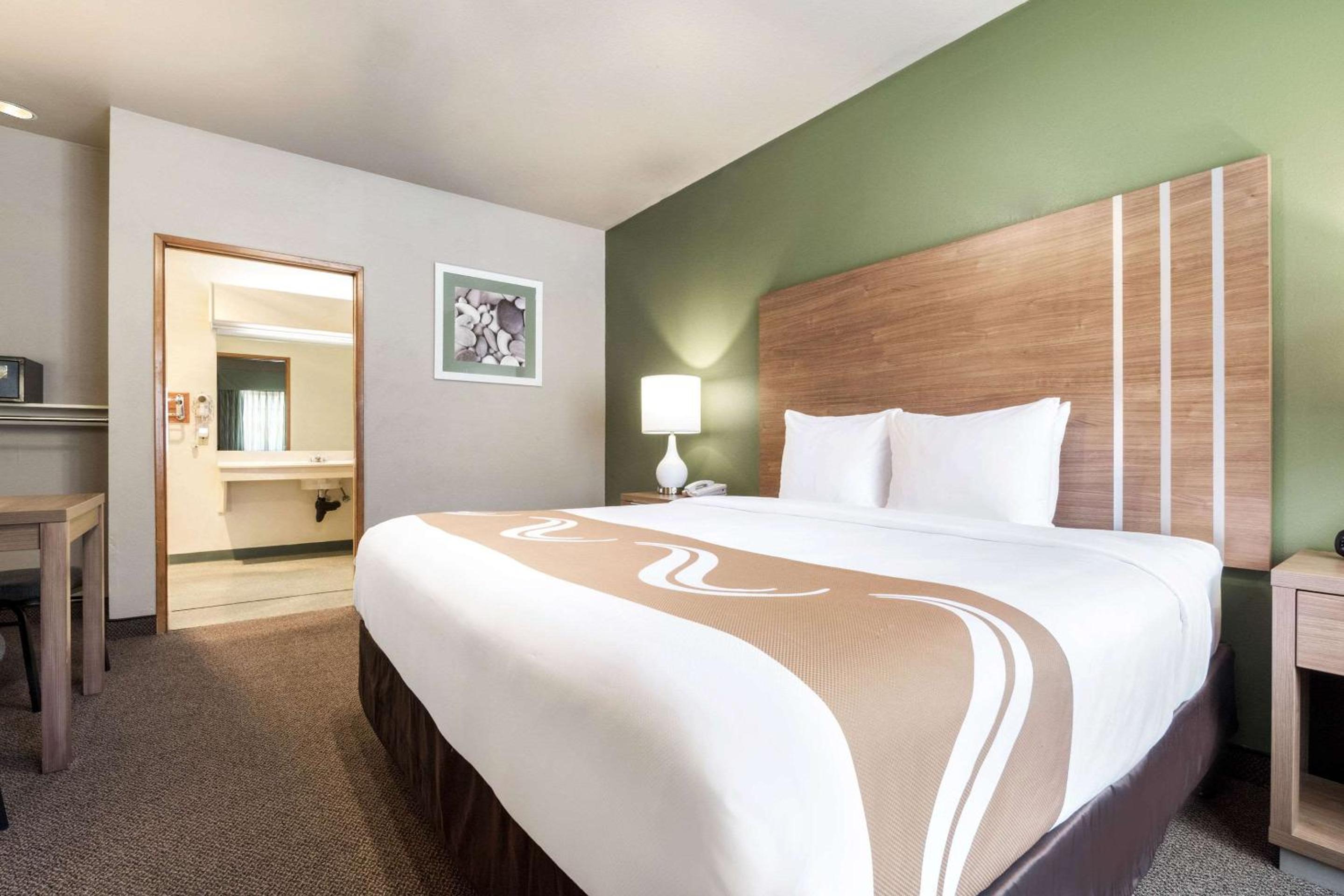 King Room - Accessible/Non-Smoking - Photo 1
