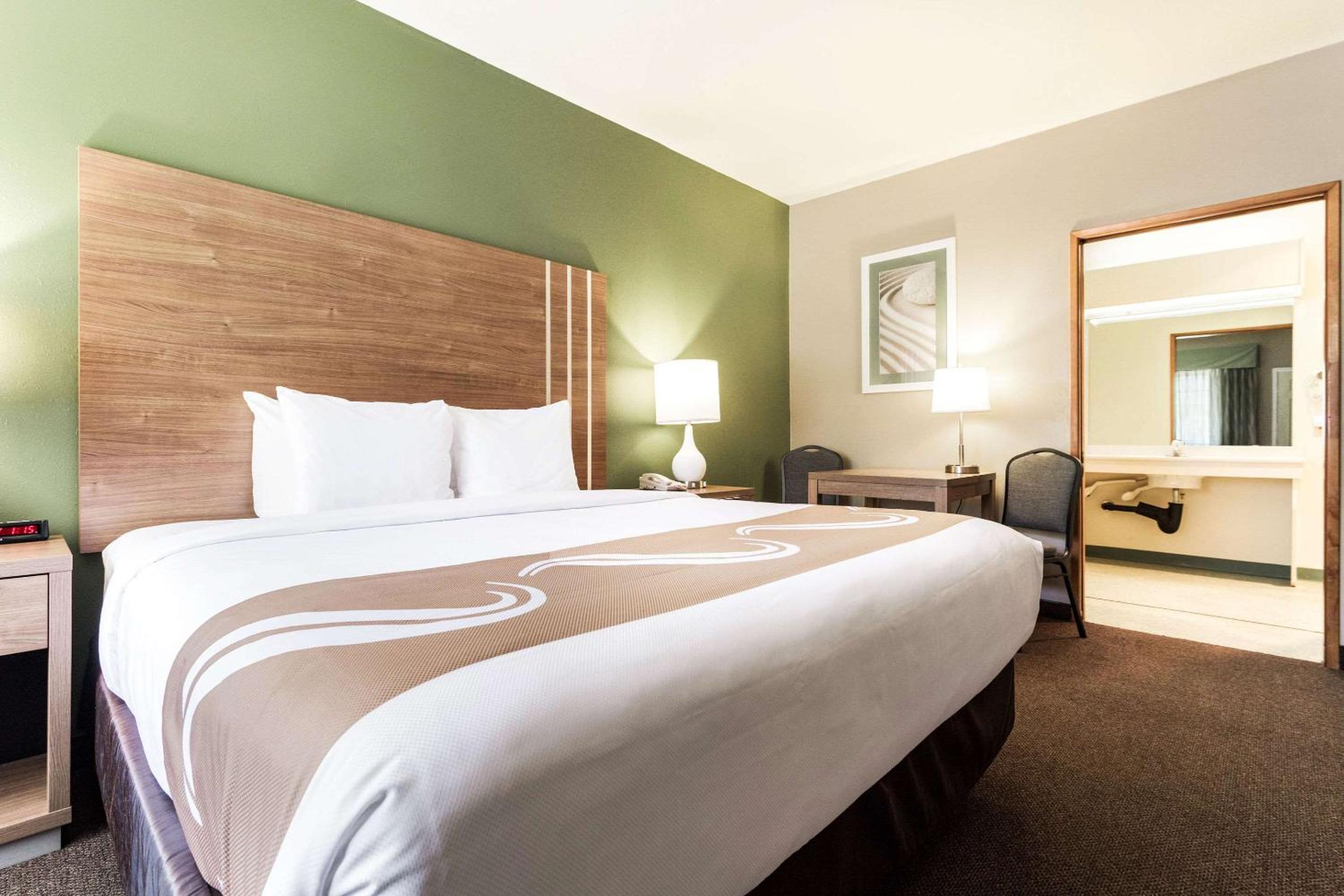 King Room - Accessible/Non-Smoking - Photo 8