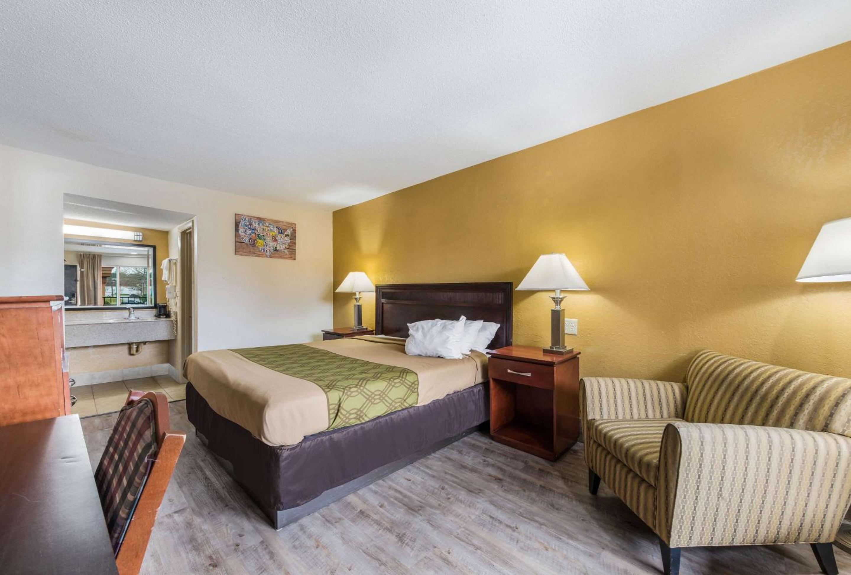 King Room - Non-Smoking photo 2