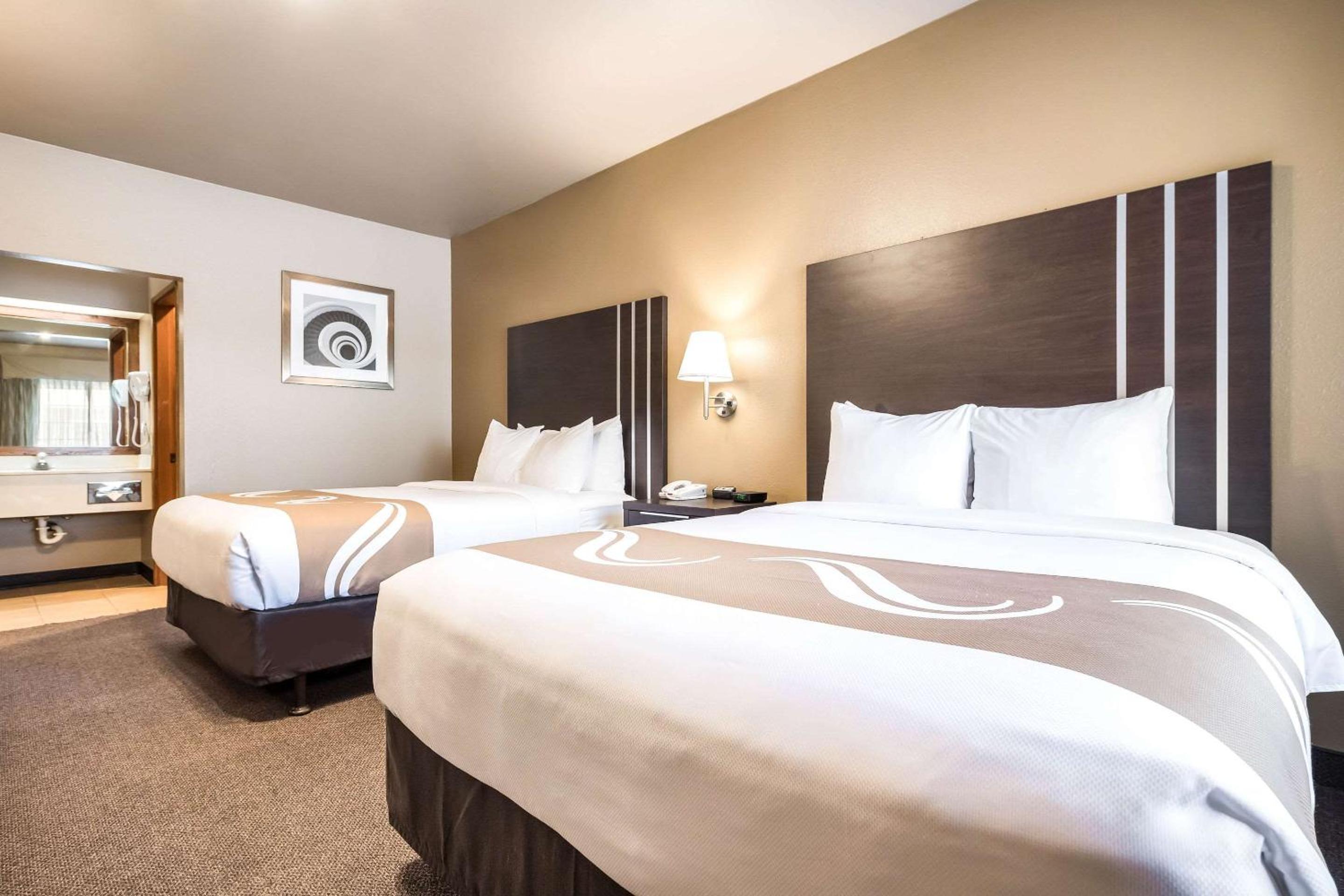 Standard Queen Room with Two Queen Beds - Non-Smoking - Photo 1