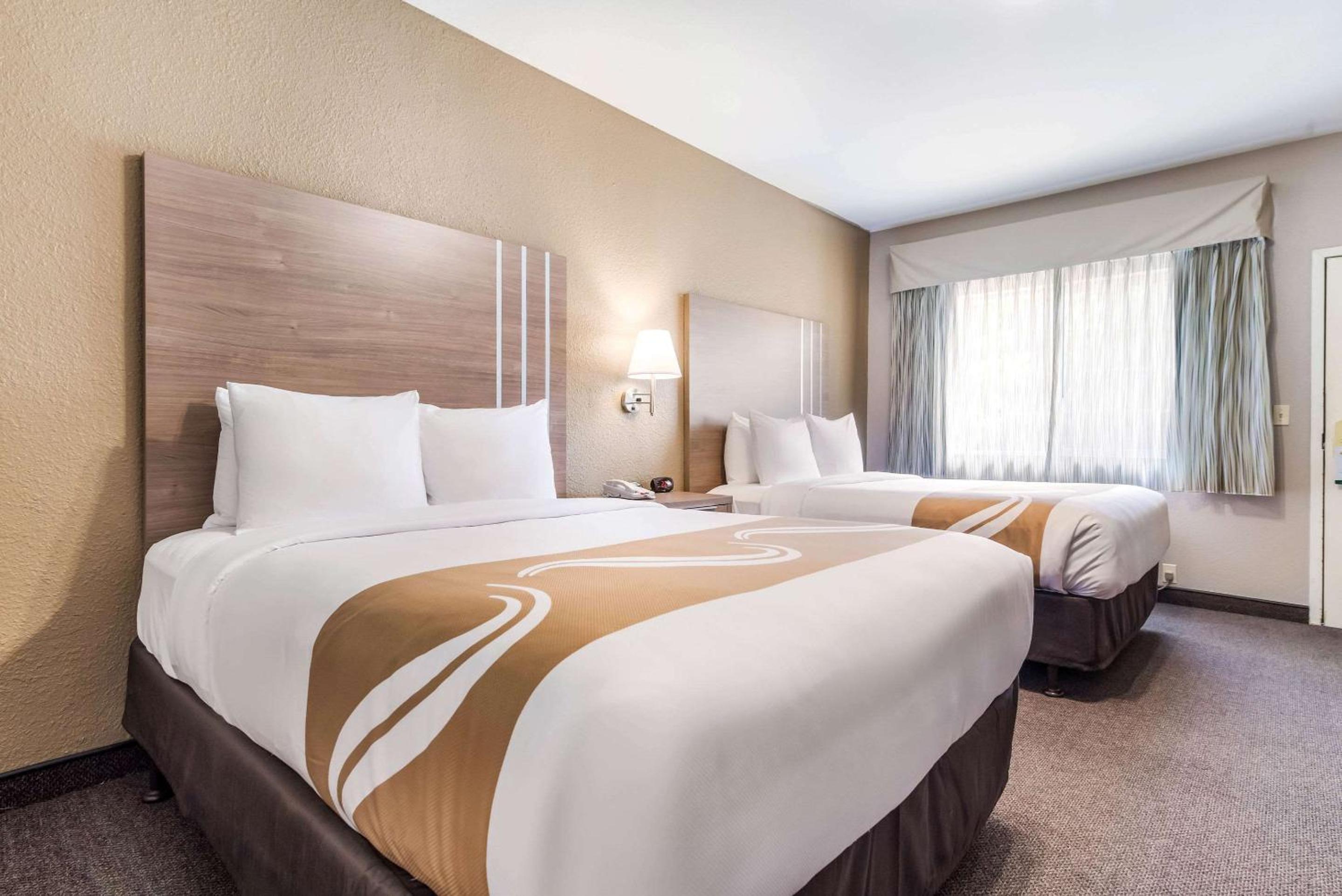 Queen Room with Two Queen Beds - Pet Friendly/Non-Smoking - Photo 3