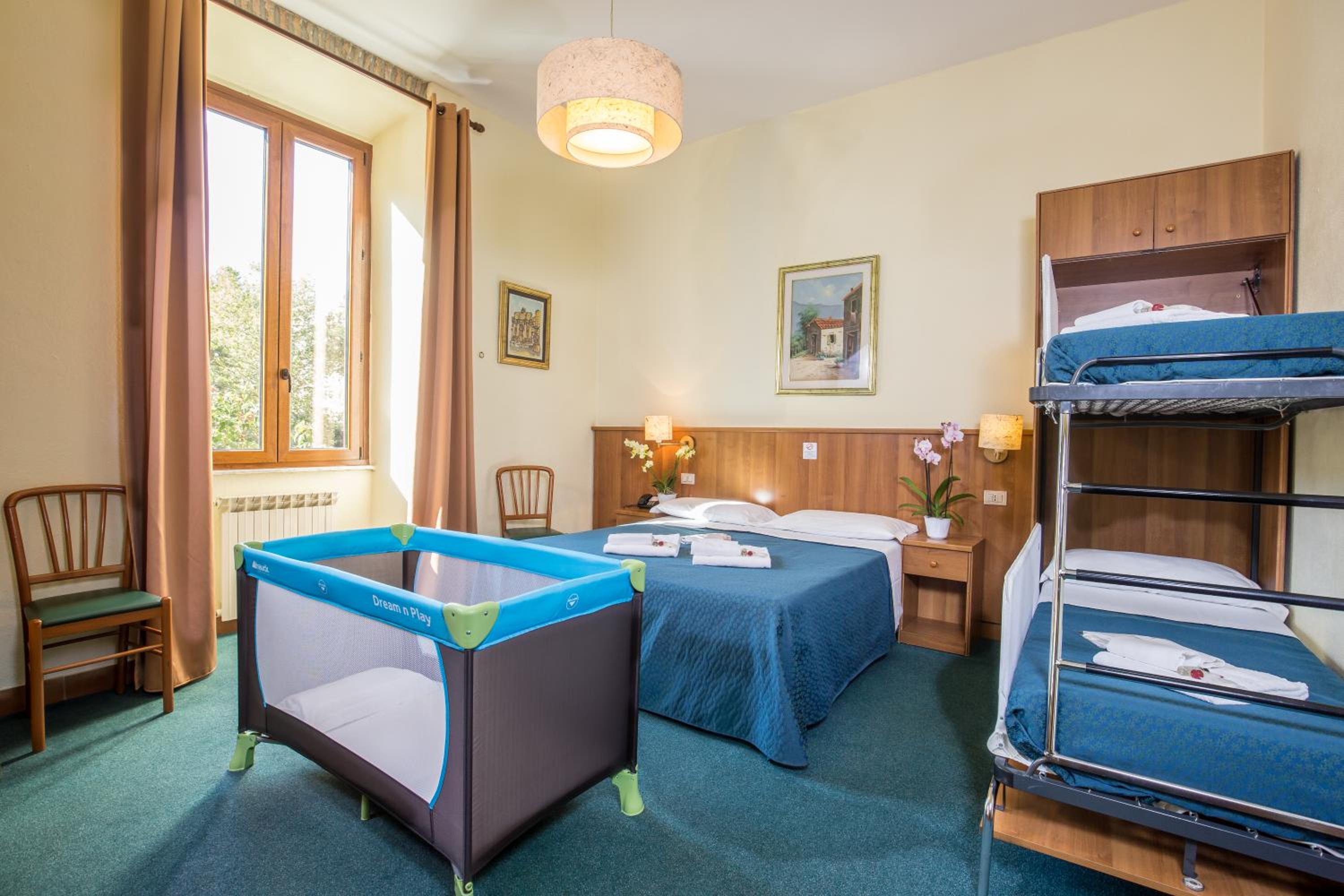 Superior Quadruple Room photo 2