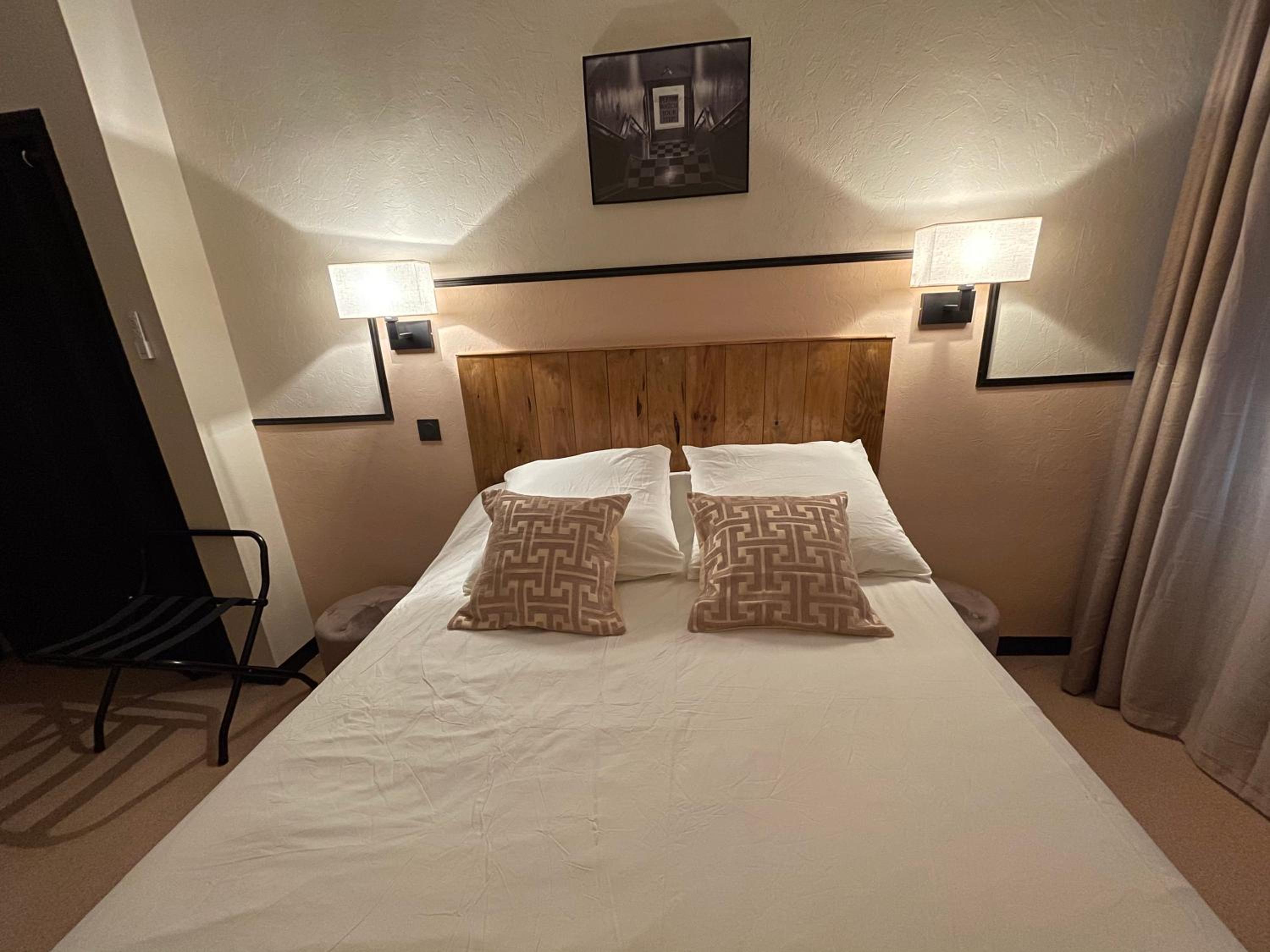Standard Double Room with Shared Bathroom photo 2