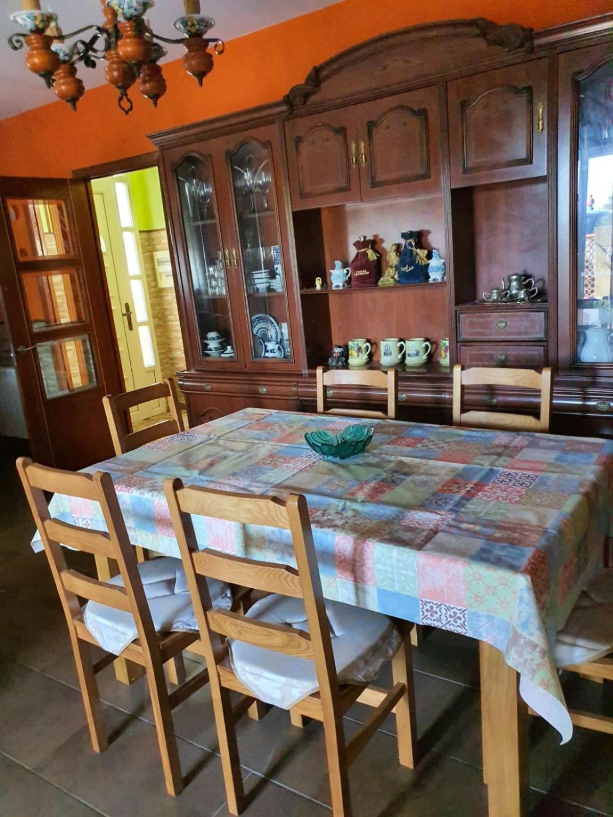 Six-Bedroom House - Photo 16