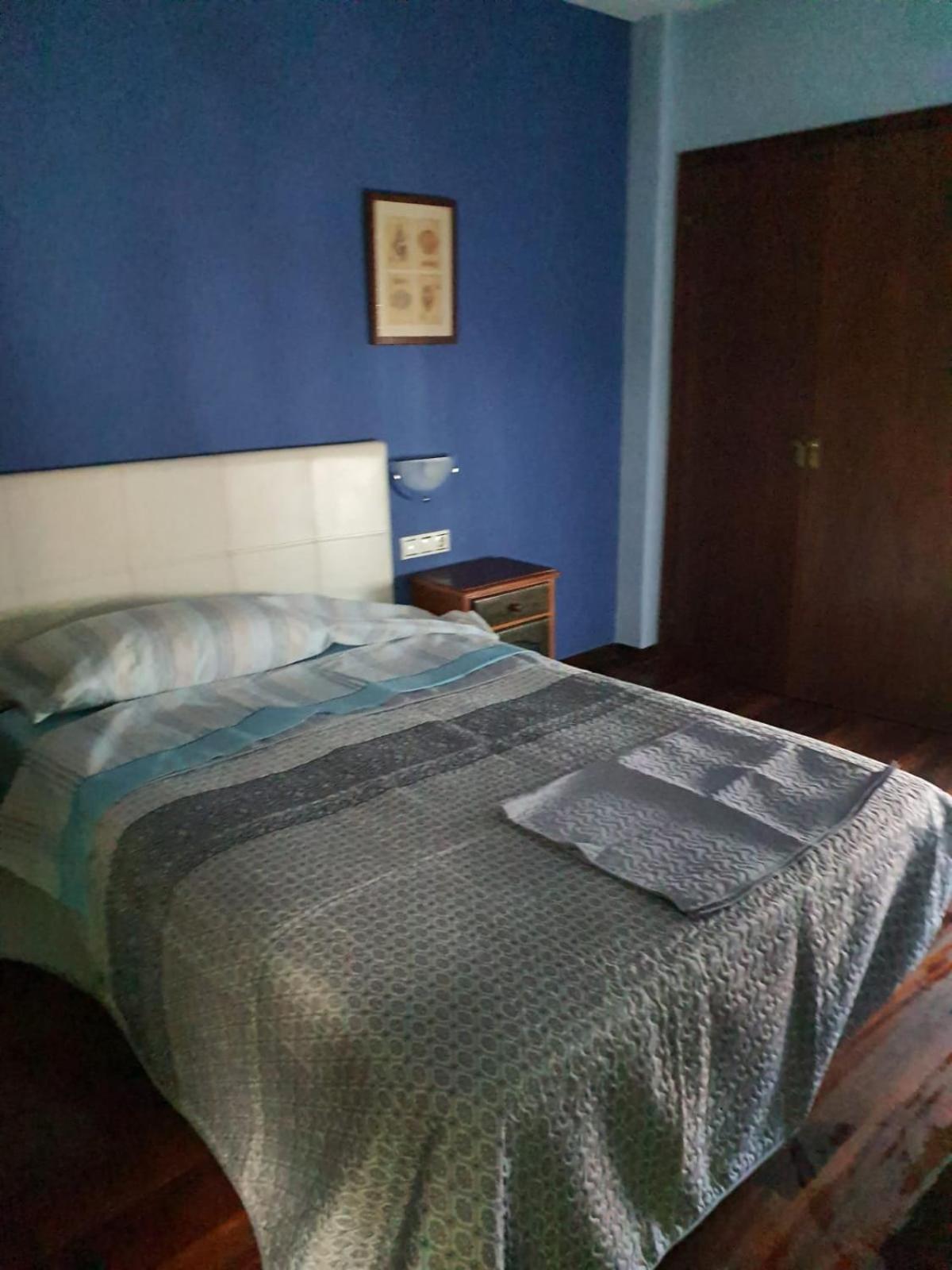 Six-Bedroom House - Photo 8